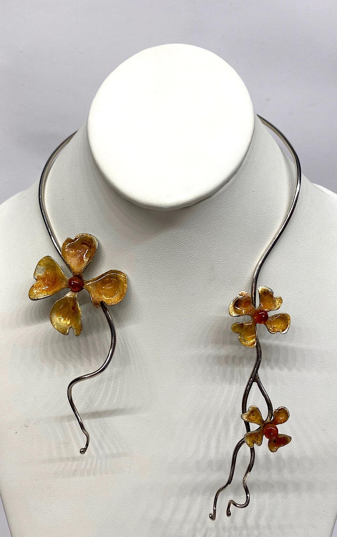 Halskette aus Sterlingsilber und Emaille mit Blumen aus Hundeholz im Zustand „Gut“ in New York, NY