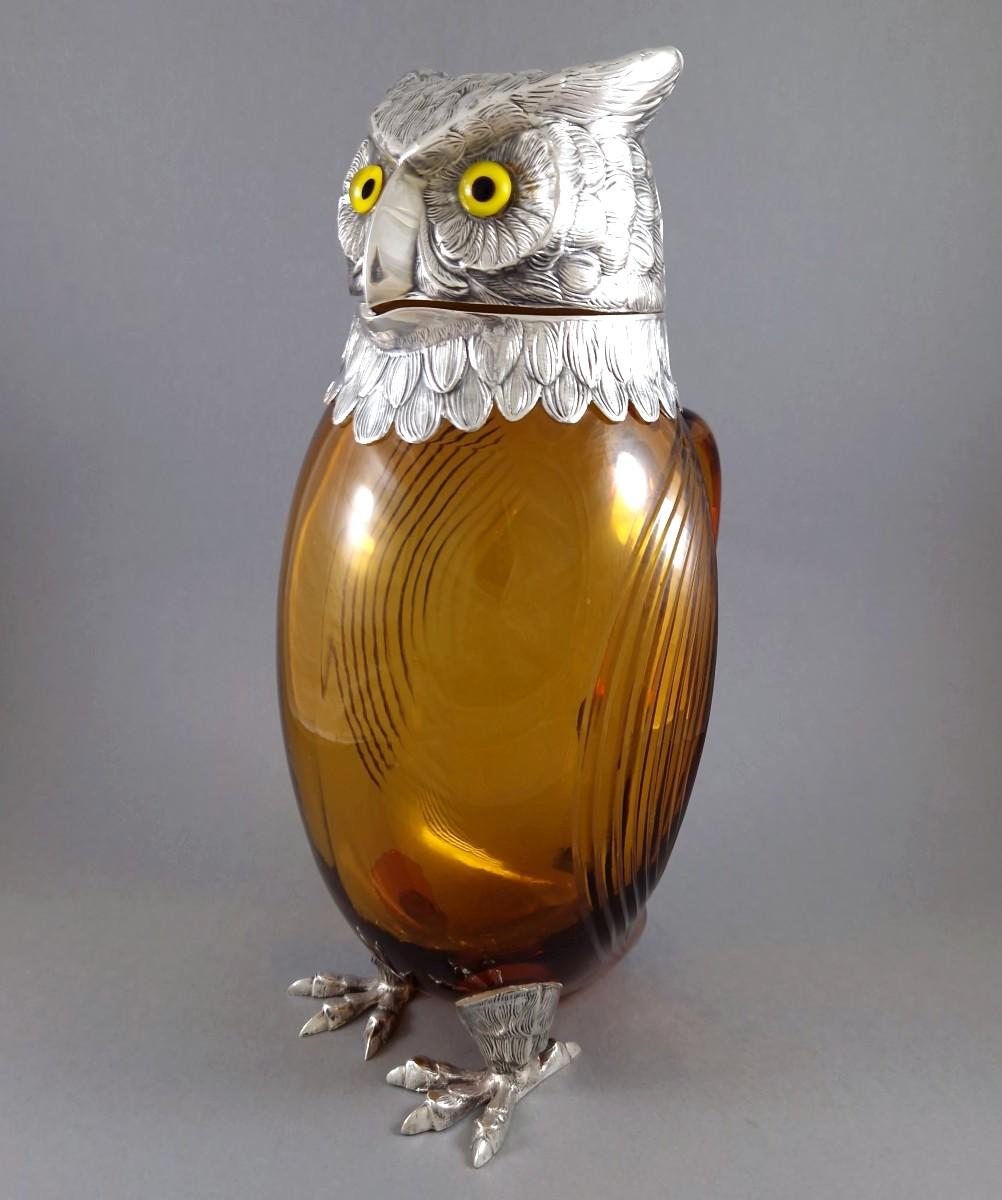 Carafe à décanter en argent sterling et verre, carafe à clarté, hibou
Argent sterling et 925 poinçonnés 
Travail espagnol vers 1970 
Hauteur : 27 cm
