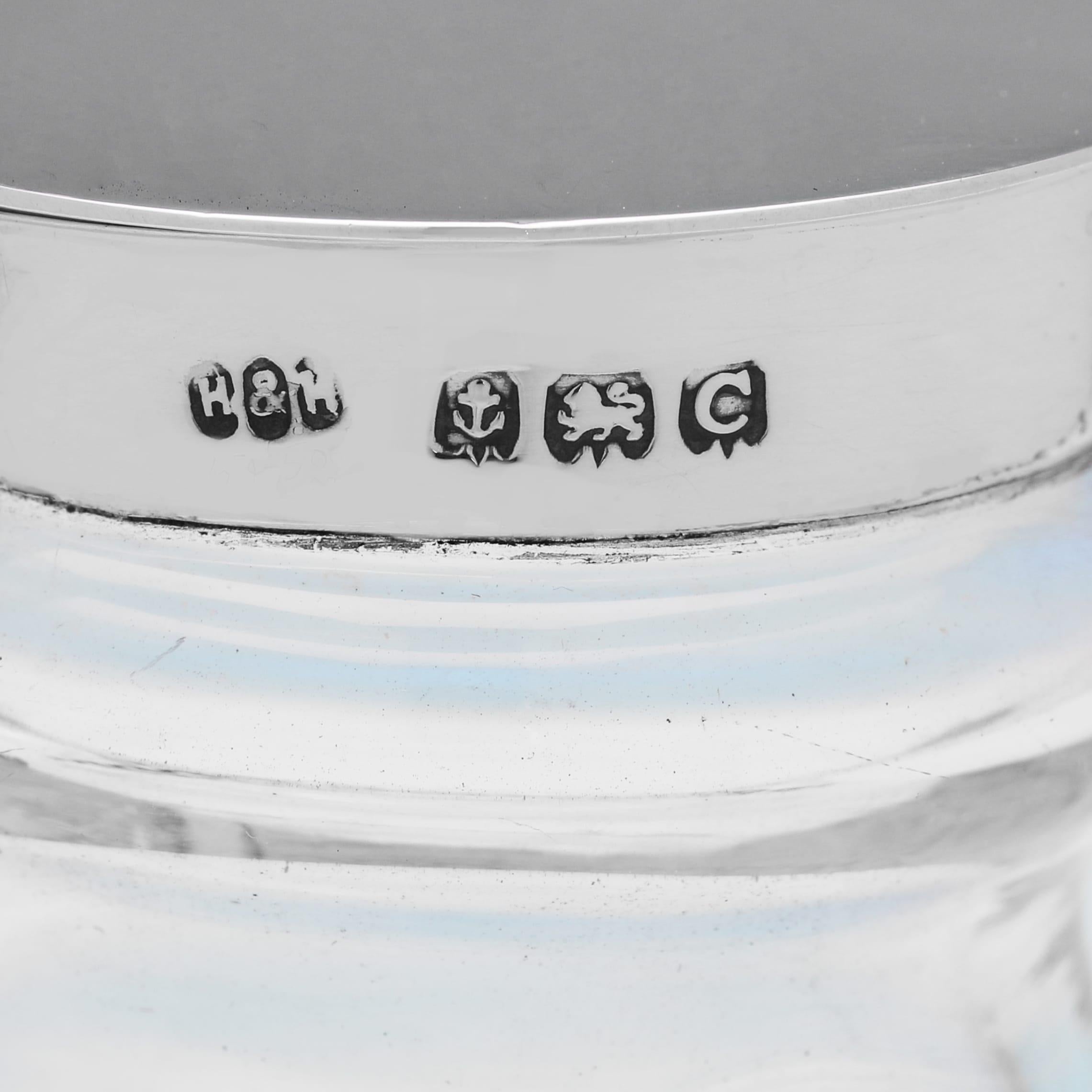 Pichet à whisky tot ou chota en argent sterling et verre fabriqué en 1927 Bon état - En vente à London, London