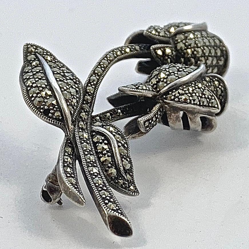 Sterling Silver and Marcasite Double Rosebud Statement Brooch In Good Condition For Sale In London, GB