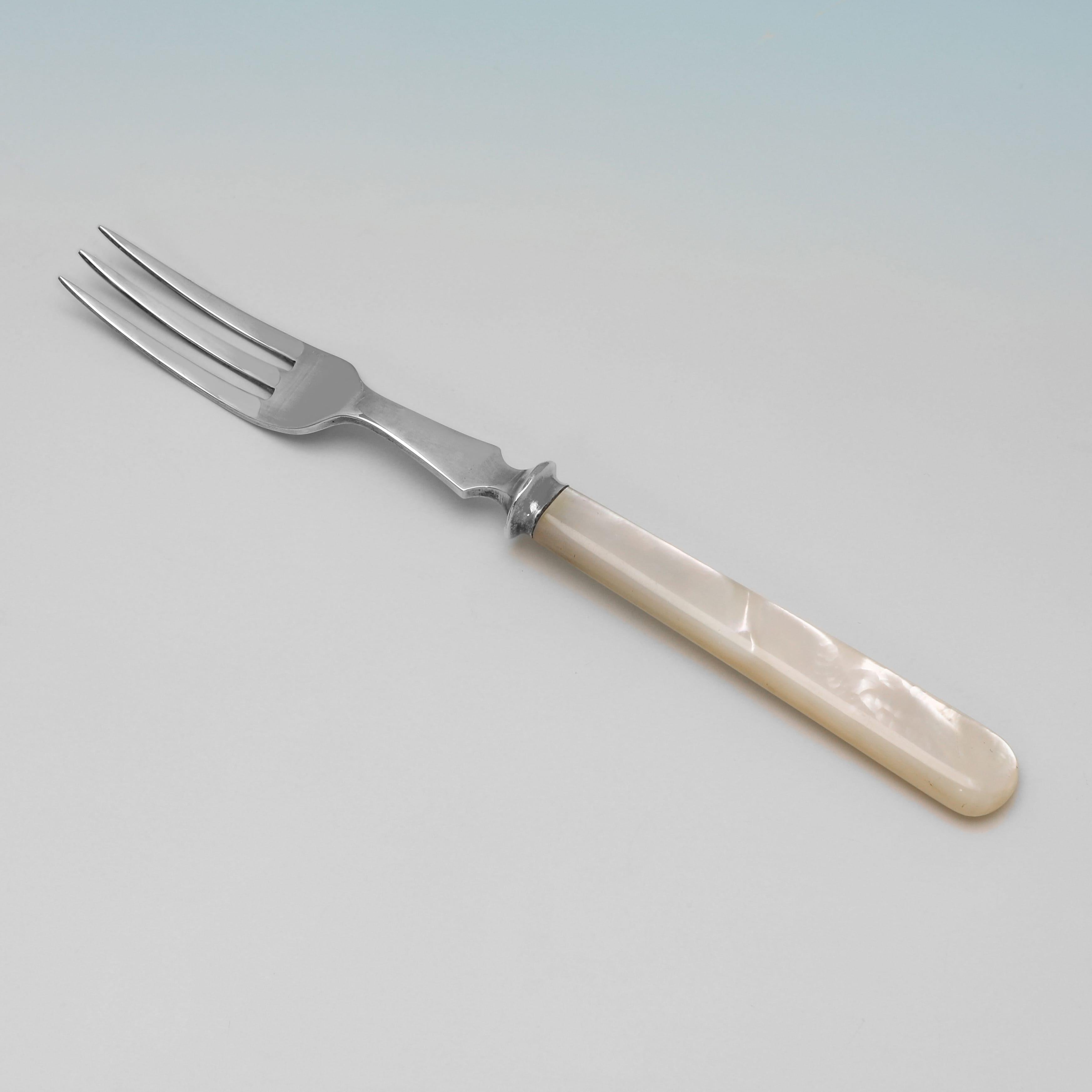 Dessertbesteck aus Sterlingsilber und Perlmutt für 12 Personen aus dem Jahr 1928 (Englisch) im Angebot