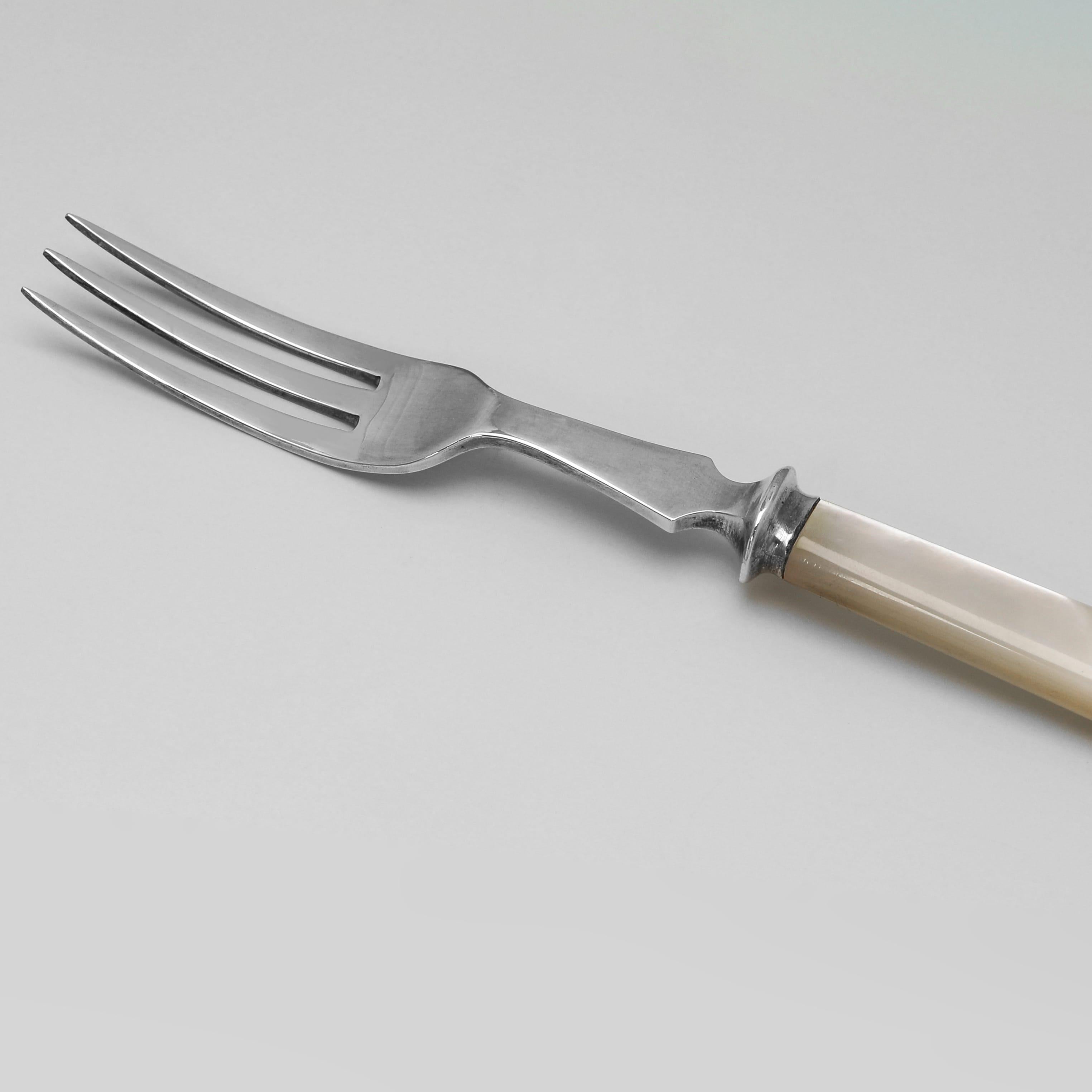 Dessertbesteck aus Sterlingsilber und Perlmutt für 12 Personen aus dem Jahr 1928 im Zustand „Gut“ im Angebot in London, London