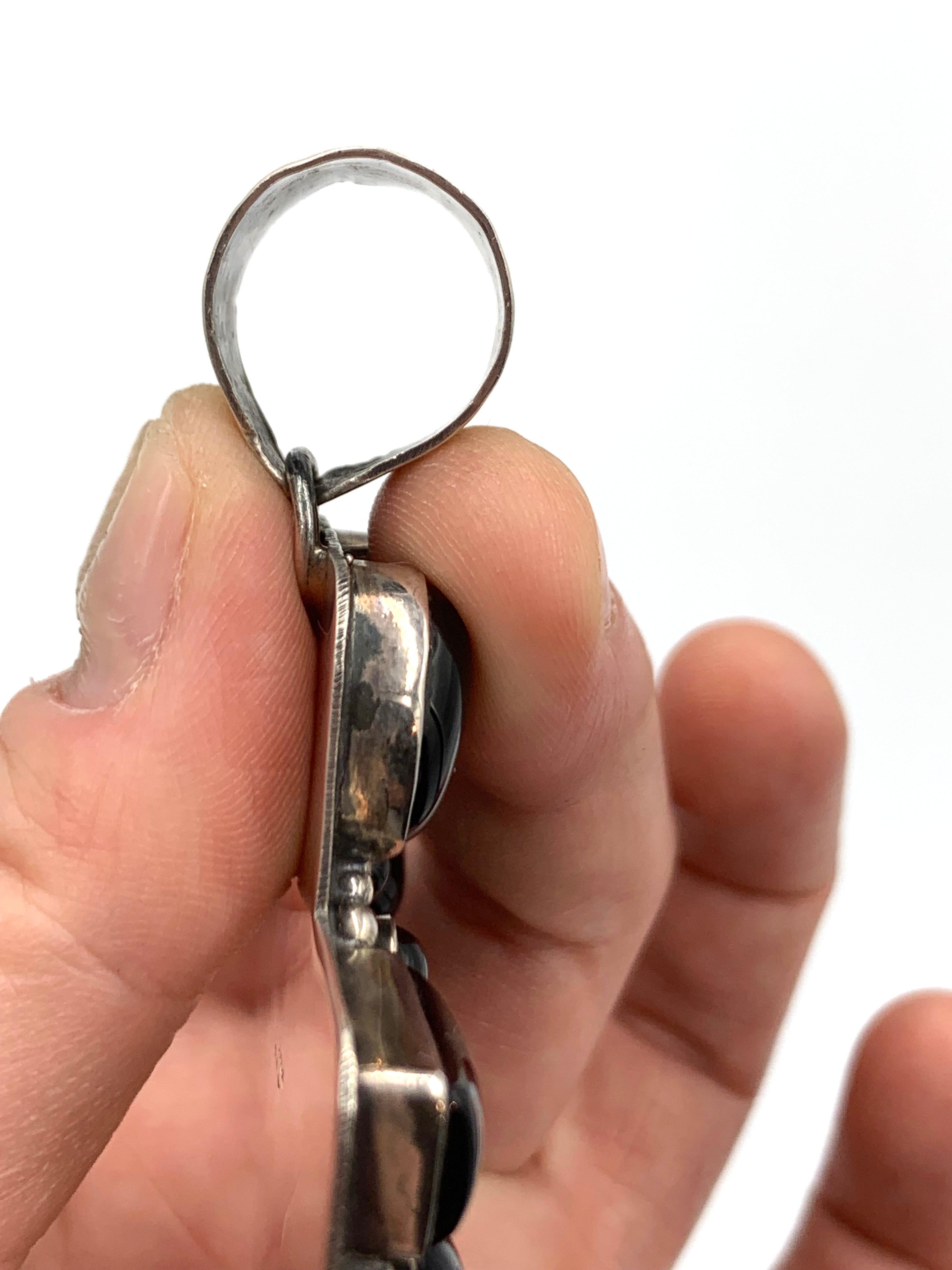 Pendentif croix en argent et onyx par Dan Dodson en vente 8