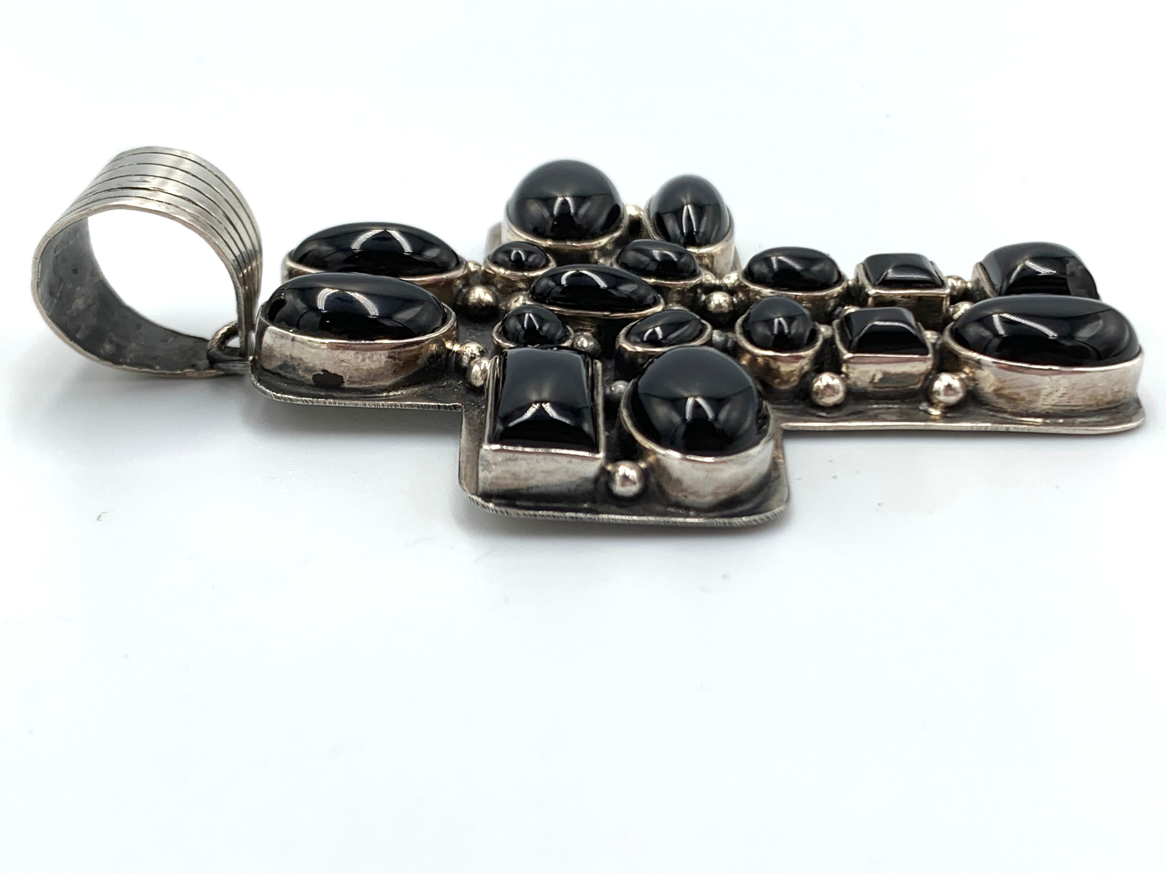 Pendentif croix en argent et onyx par Dan Dodson Neuf - En vente à Scottsdale, AZ
