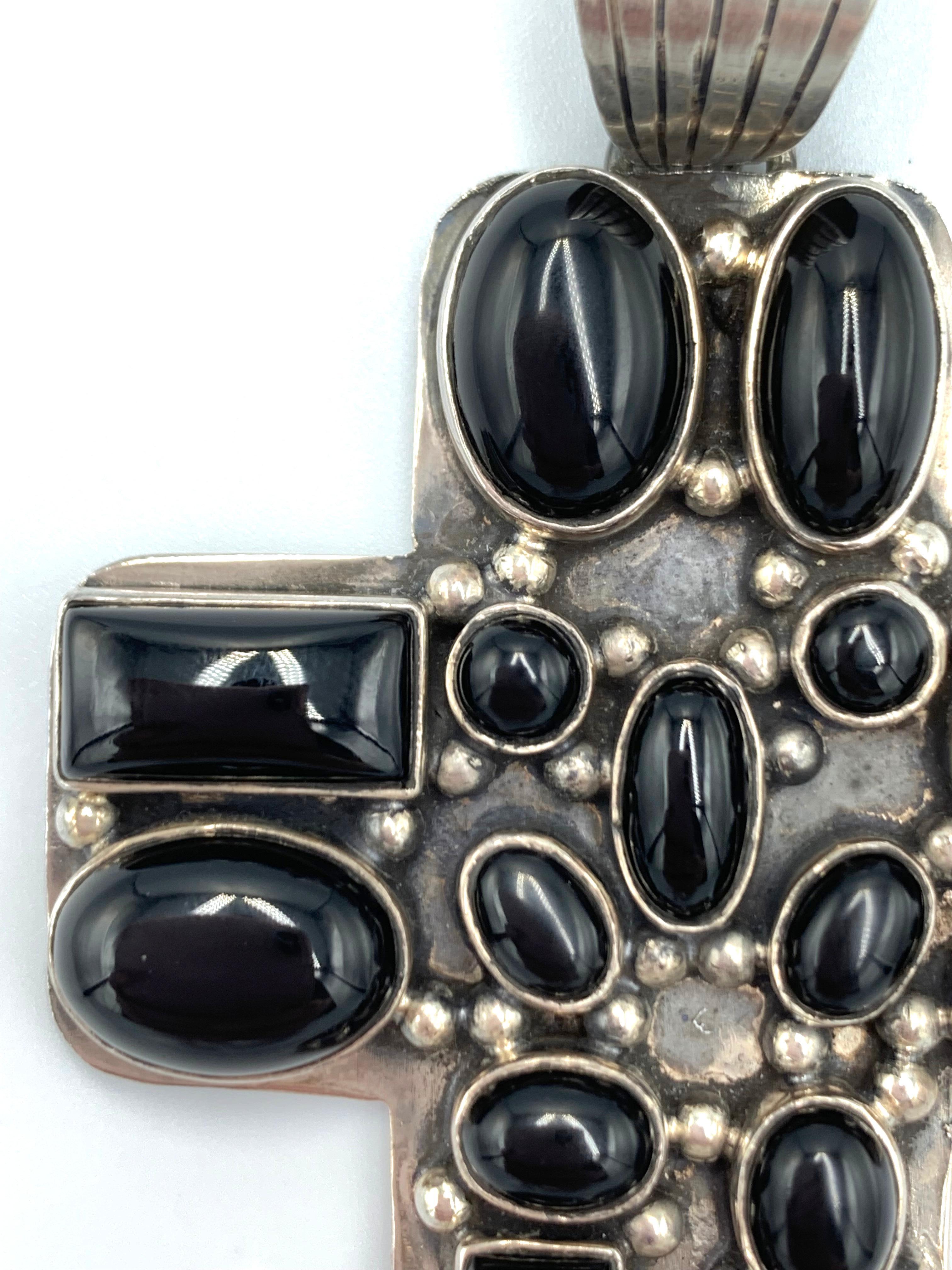 Pendentif croix en argent et onyx par Dan Dodson Unisexe en vente