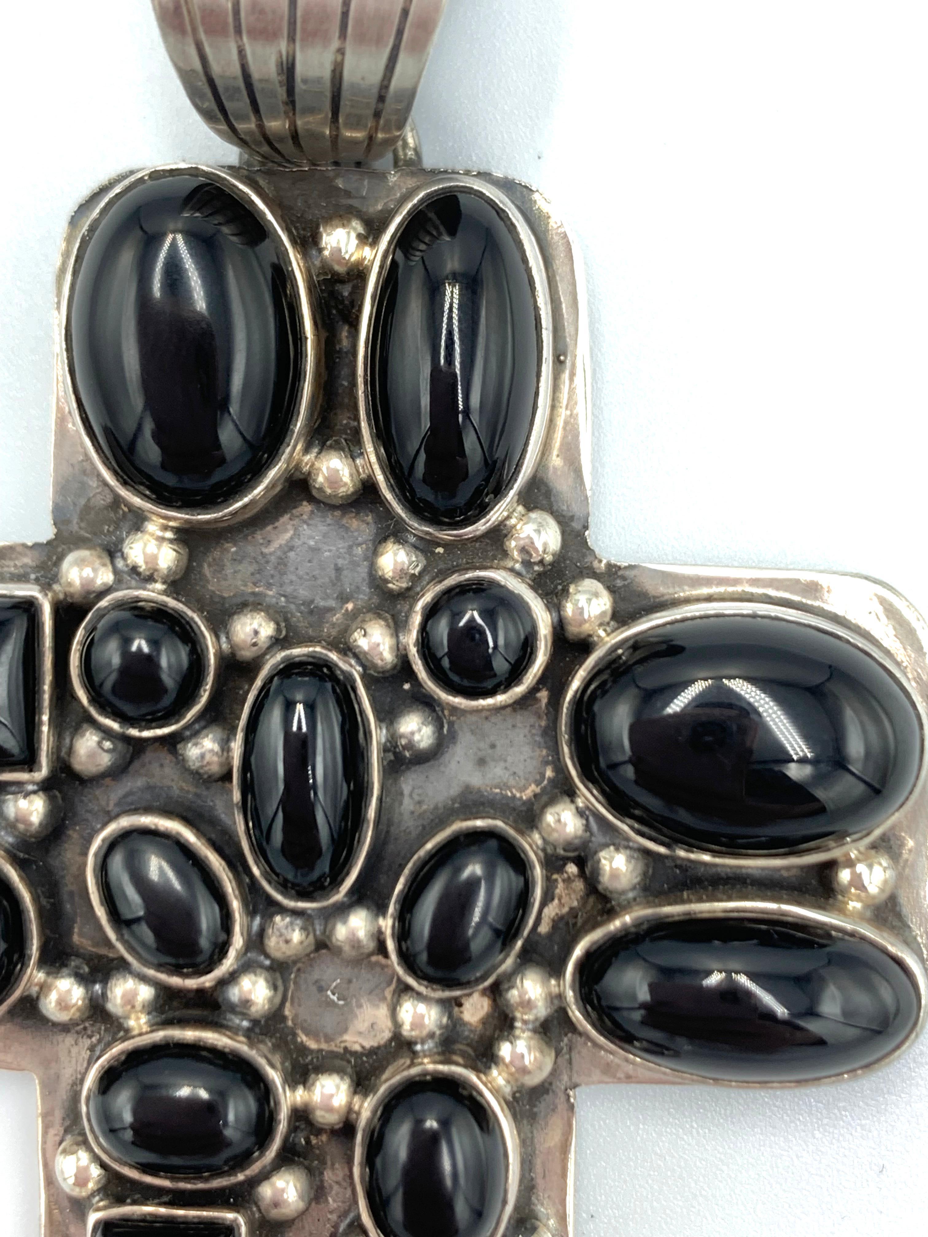 Pendentif croix en argent et onyx par Dan Dodson en vente 1