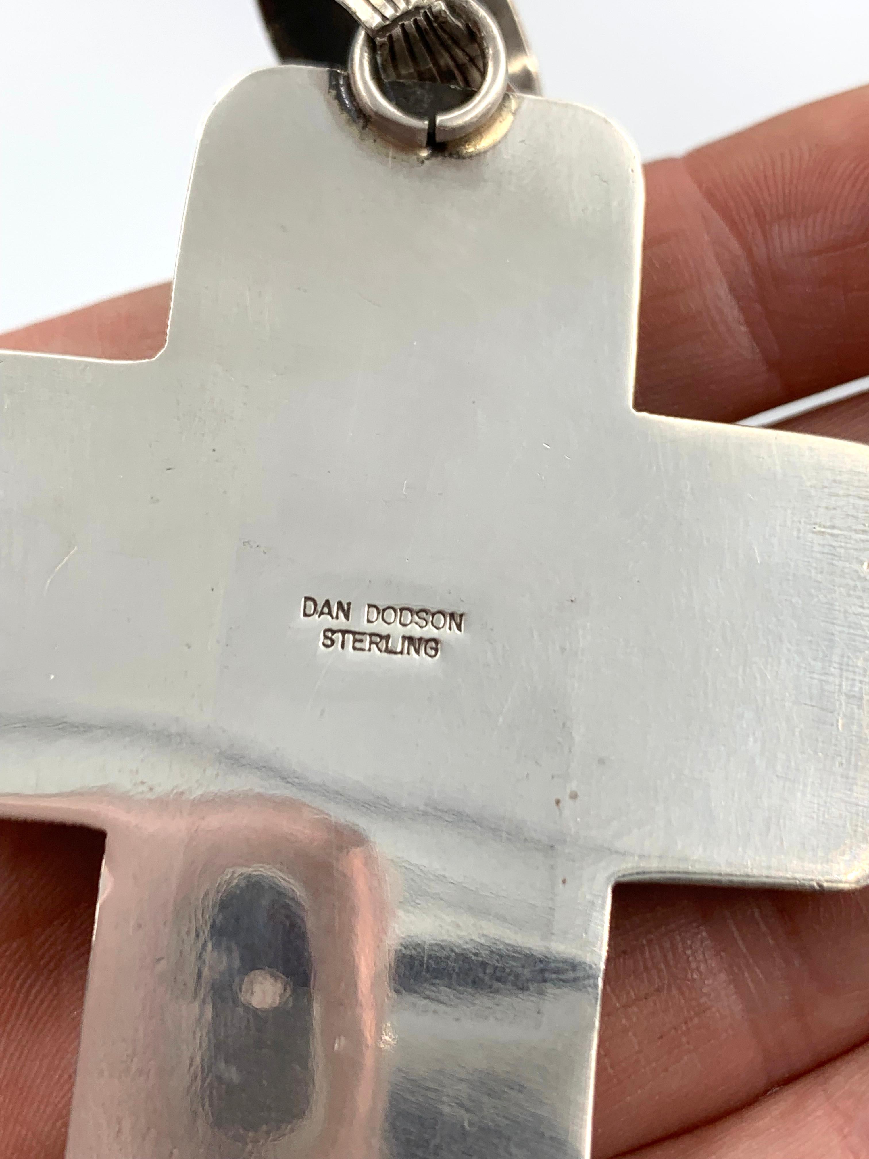 Pendentif croix en argent et onyx par Dan Dodson en vente 4