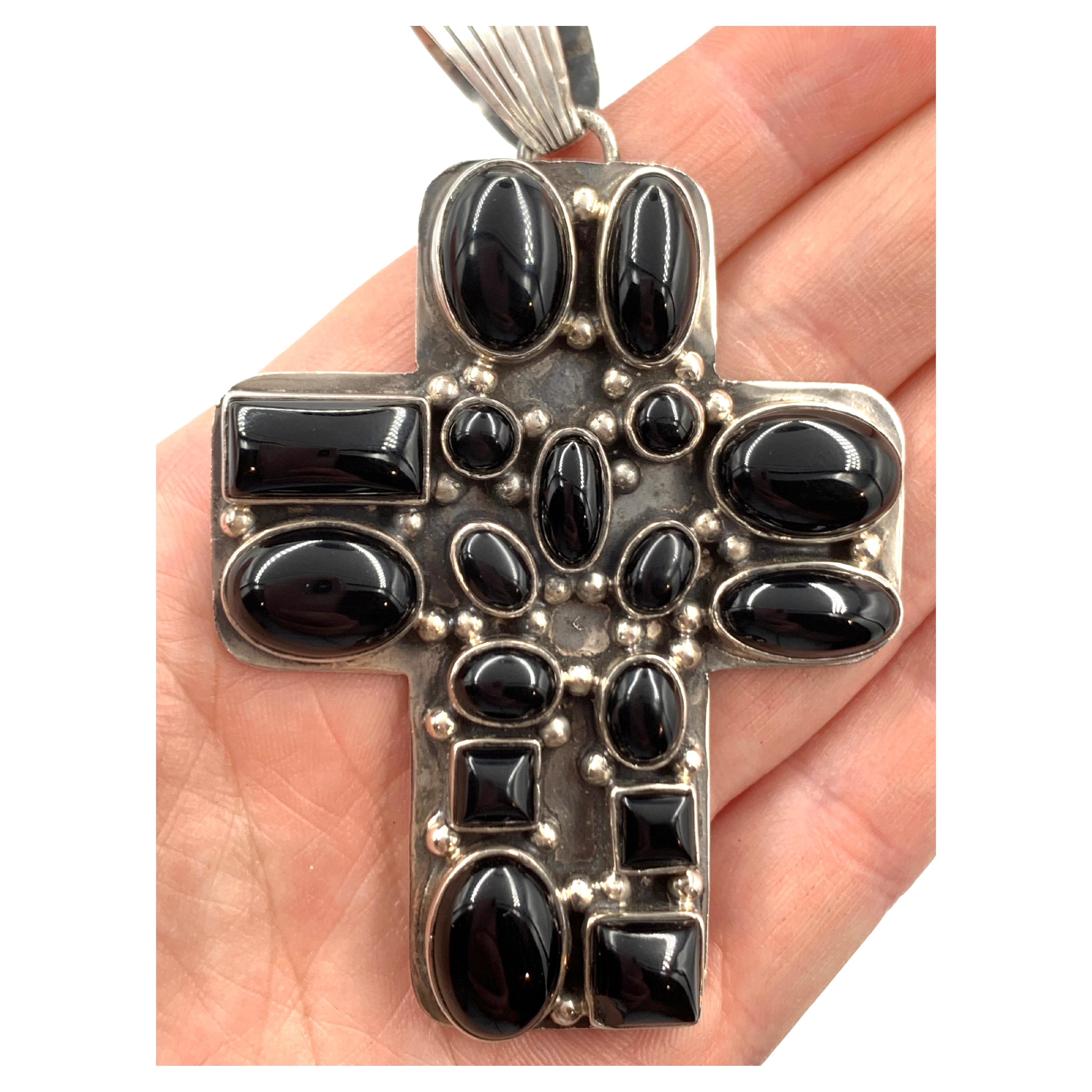 Pendentif croix en argent et onyx par Dan Dodson en vente