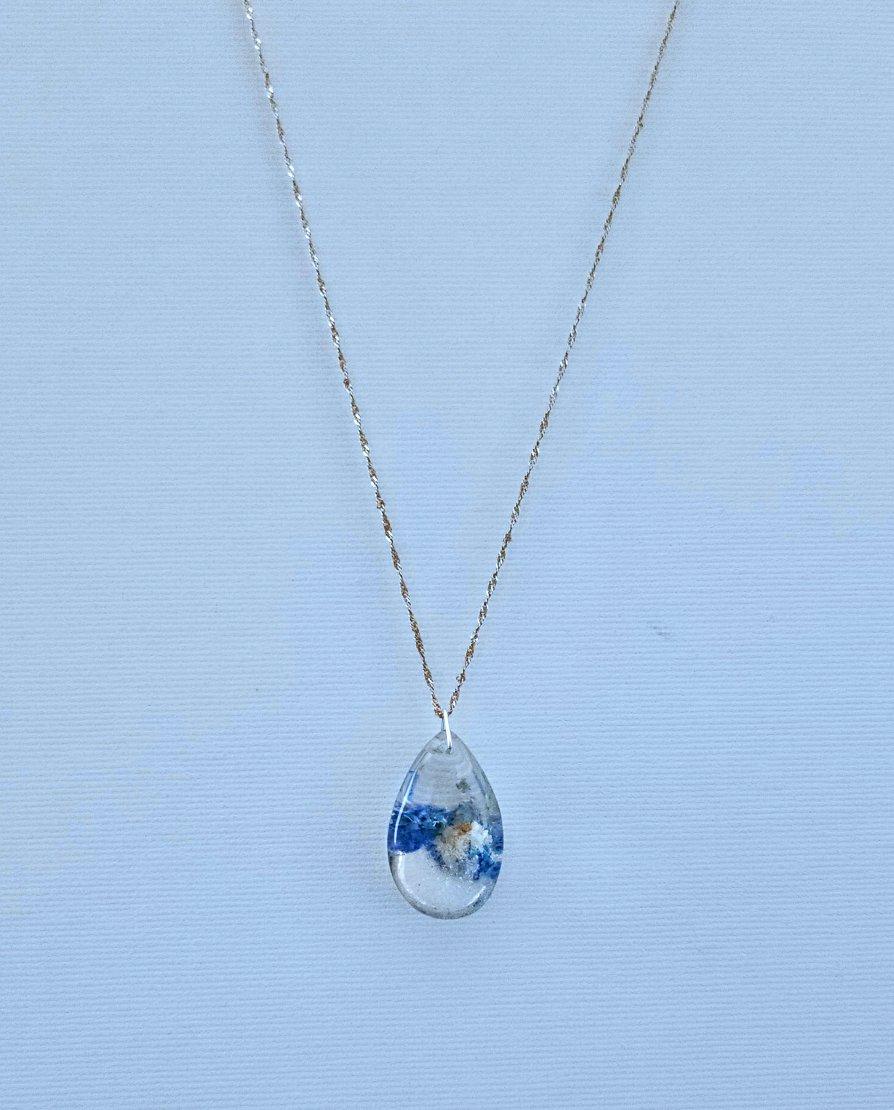 Sterling Silver and Quartz Crystal Pendant Necklace, Blue, White, Orange, Clear siglo XX en venta