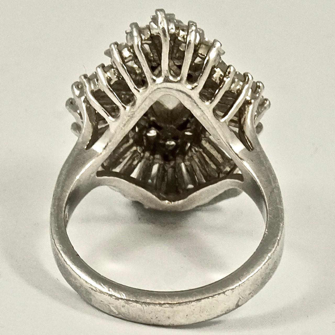 Sterling Silver and Rhinestone Cocktail Ring circa 1950s In Good Condition For Sale In London, GB