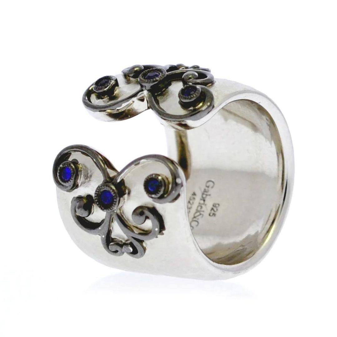 Round Cut Sterling Silver and Sapphires Ring For Sale