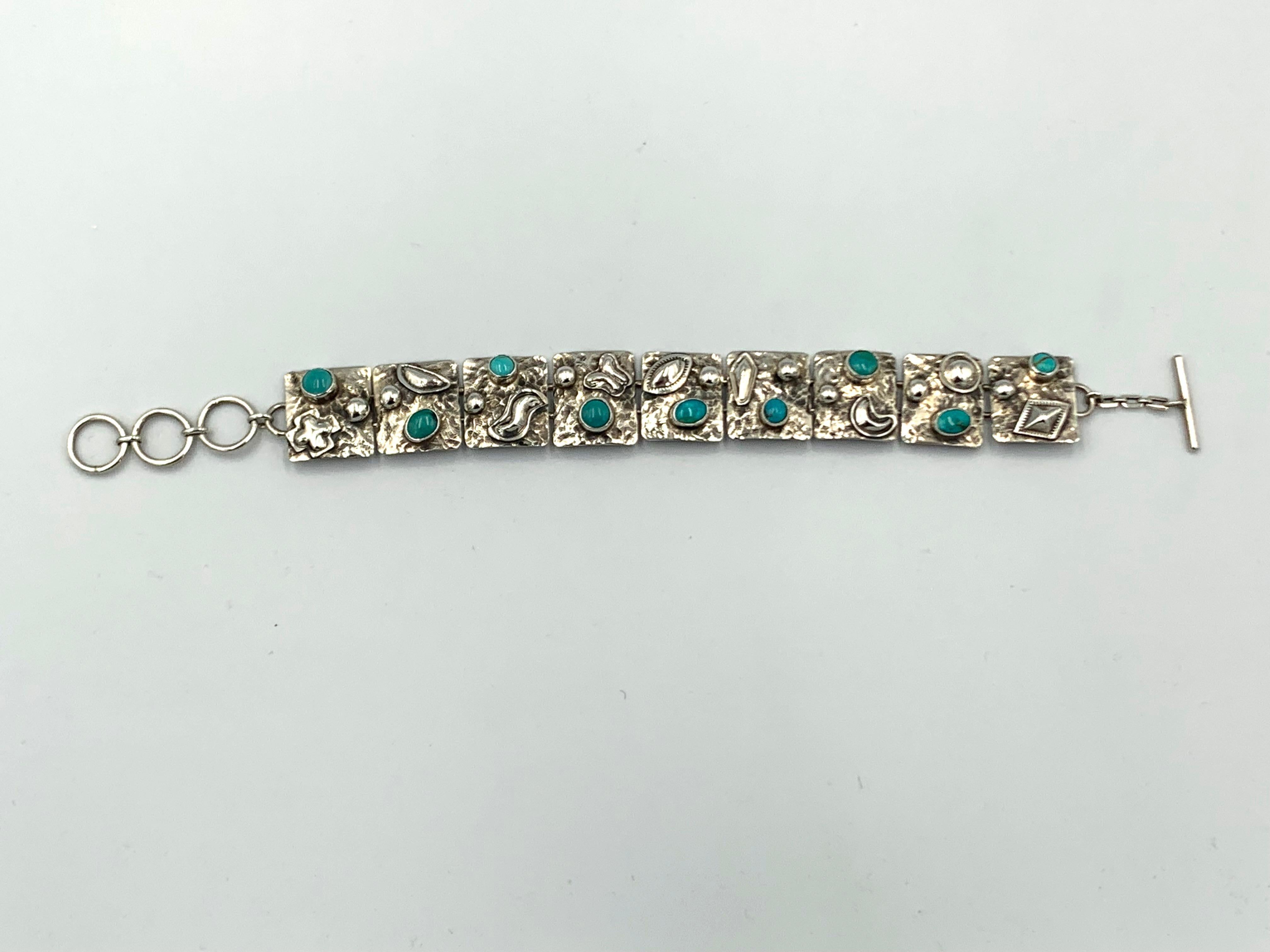 Le bracelet est composé de neuf maillons de 5/8