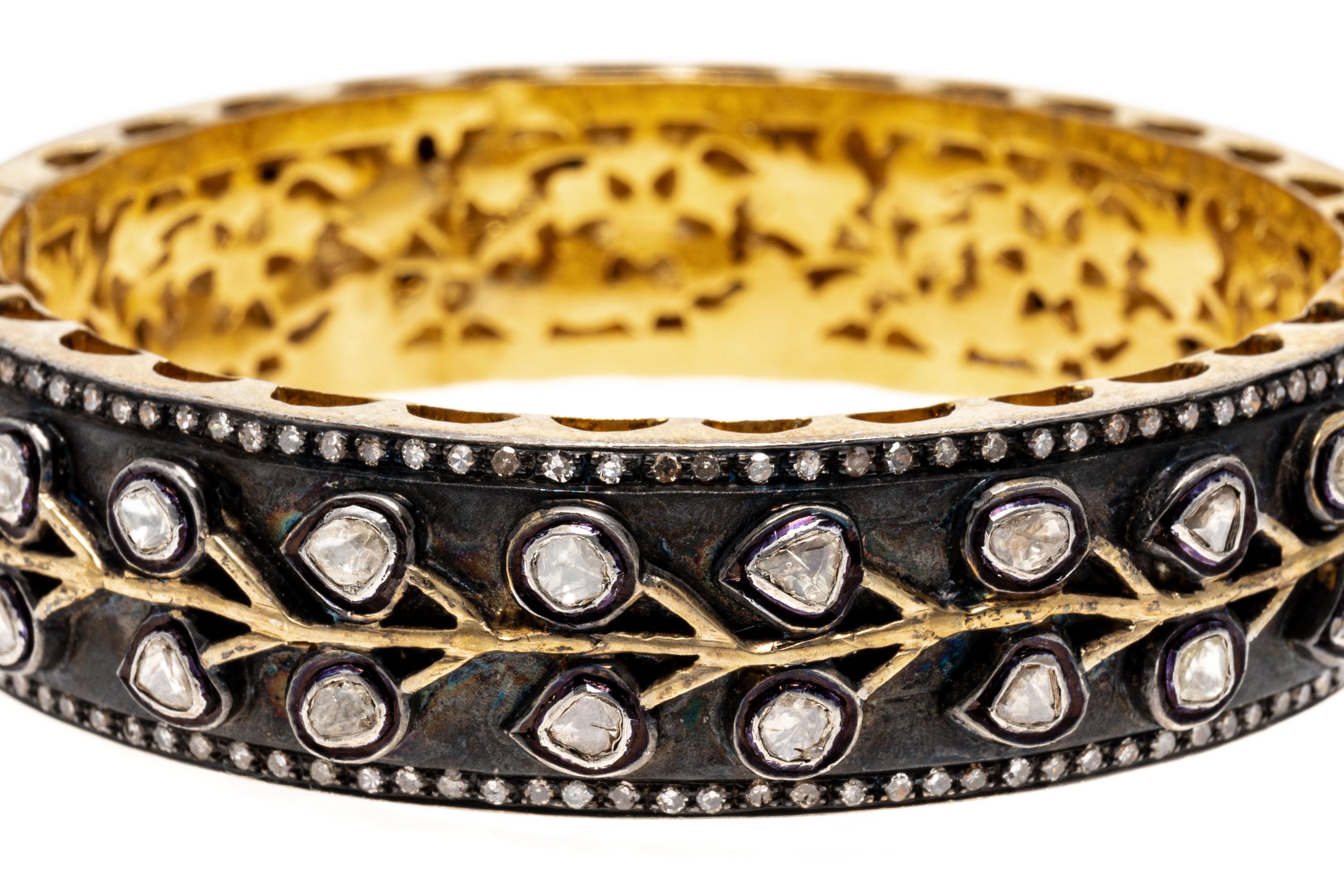 Anglo-indien Bracelet jonc à charnière large en argent sterling et vermeil avec mastic et diamants ronds en vente