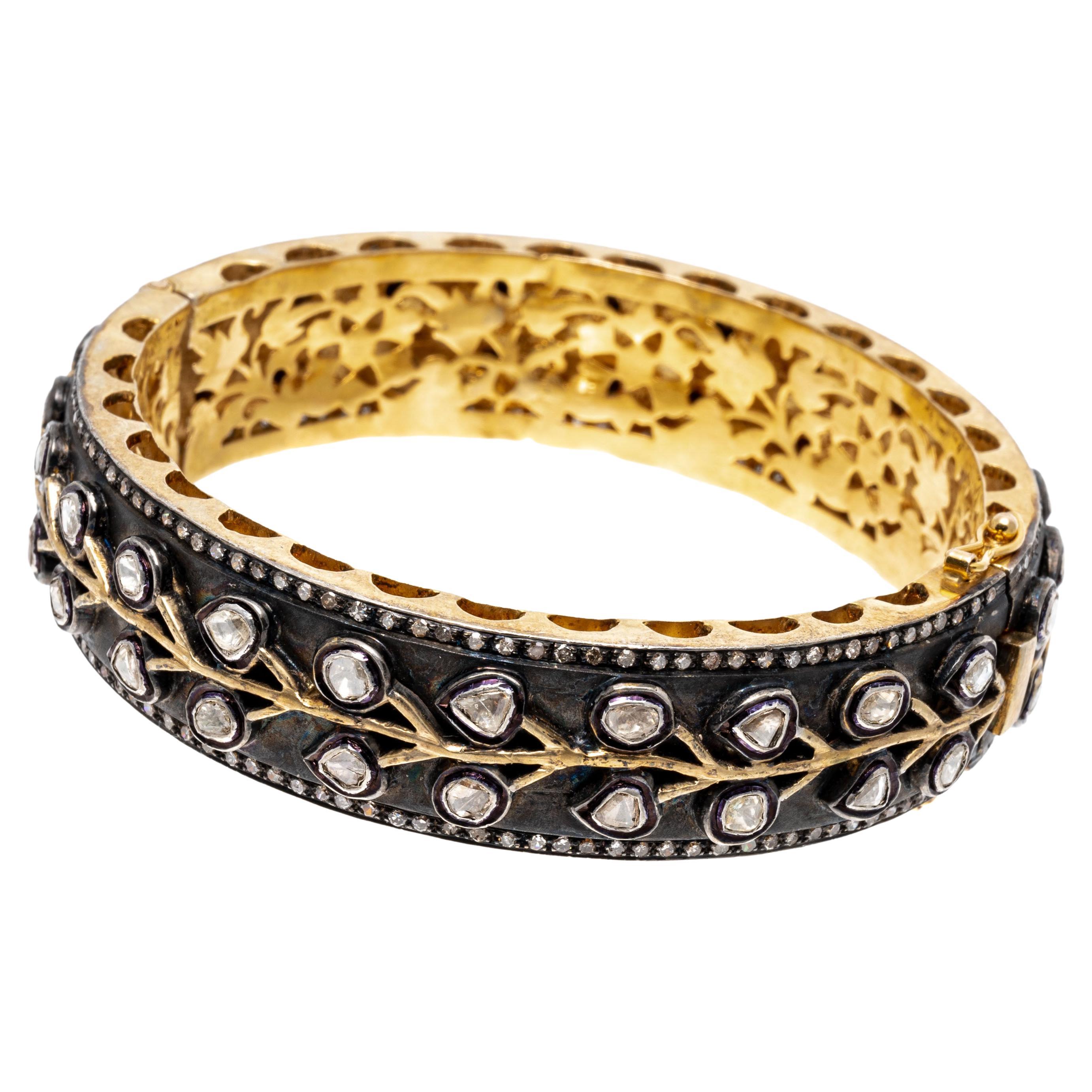 Bracelet jonc à charnière large en argent sterling et vermeil avec mastic et diamants ronds en vente