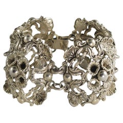 Bracciale in argento antico con disegno floreale