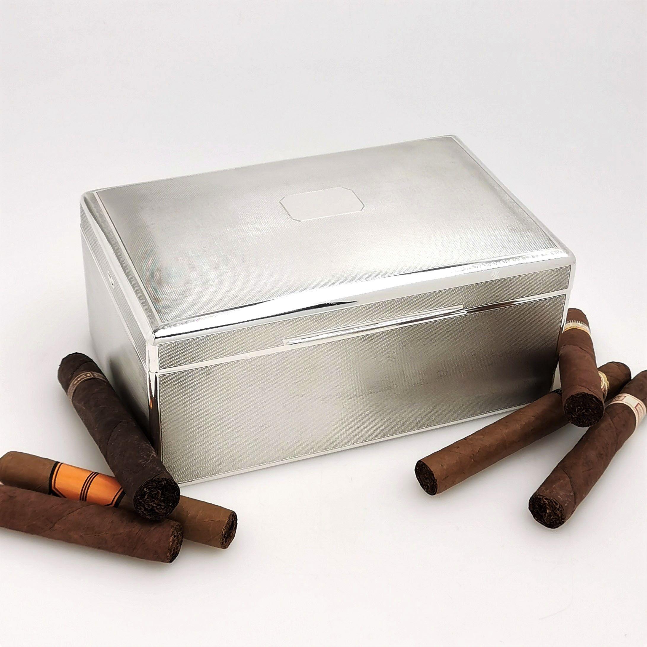 Sterling Silver Art Deco Cigar Box or Cigarette Box, circa 1935 Sheffield In Good Condition In London, GB