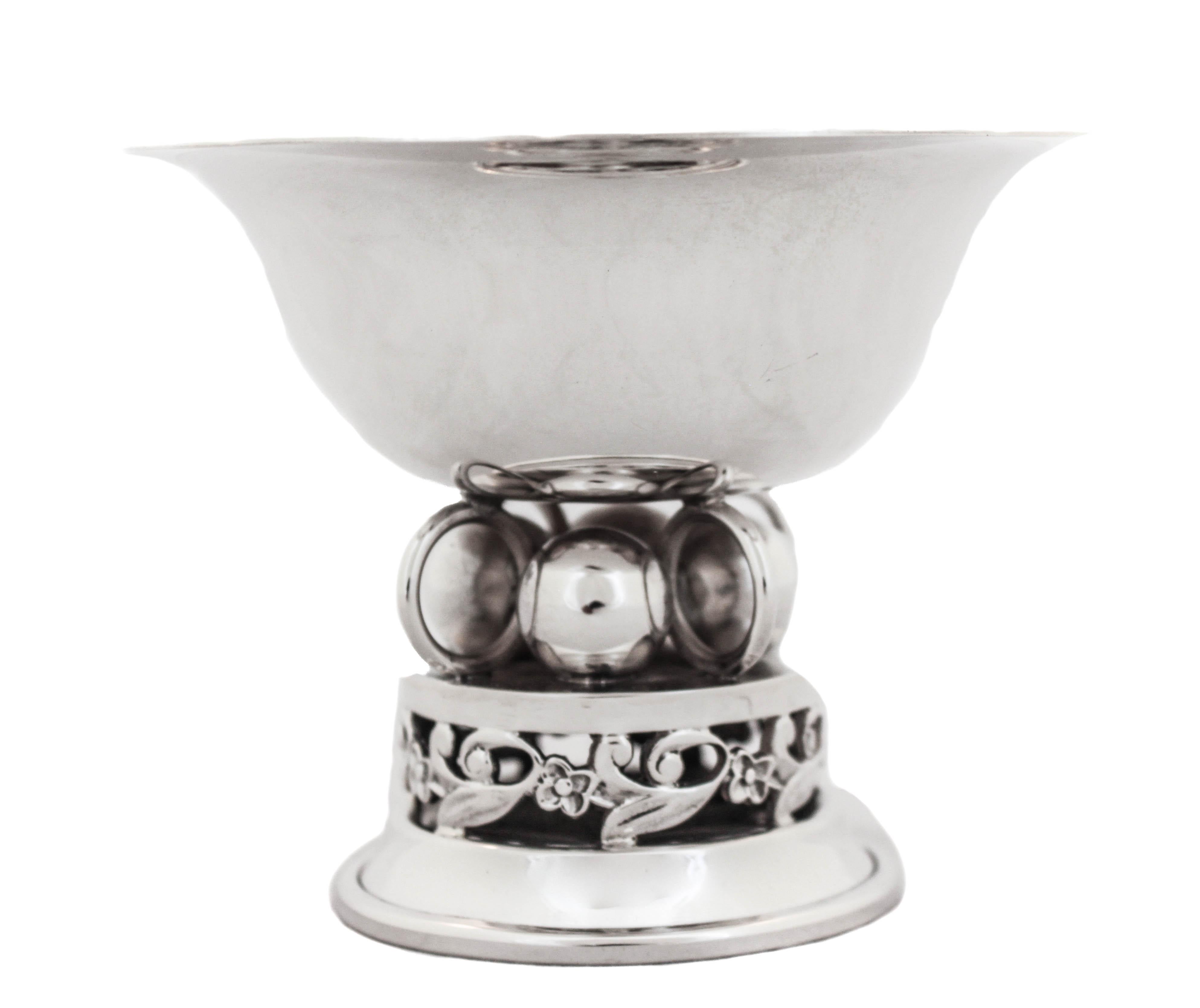These sterling silver compotes have a Jensenesque appearance without the painful price!! Four marble size balls are between the bowl and base. The base is NOT weighted and has an Art Deco design. A great look for an amazing price!!!