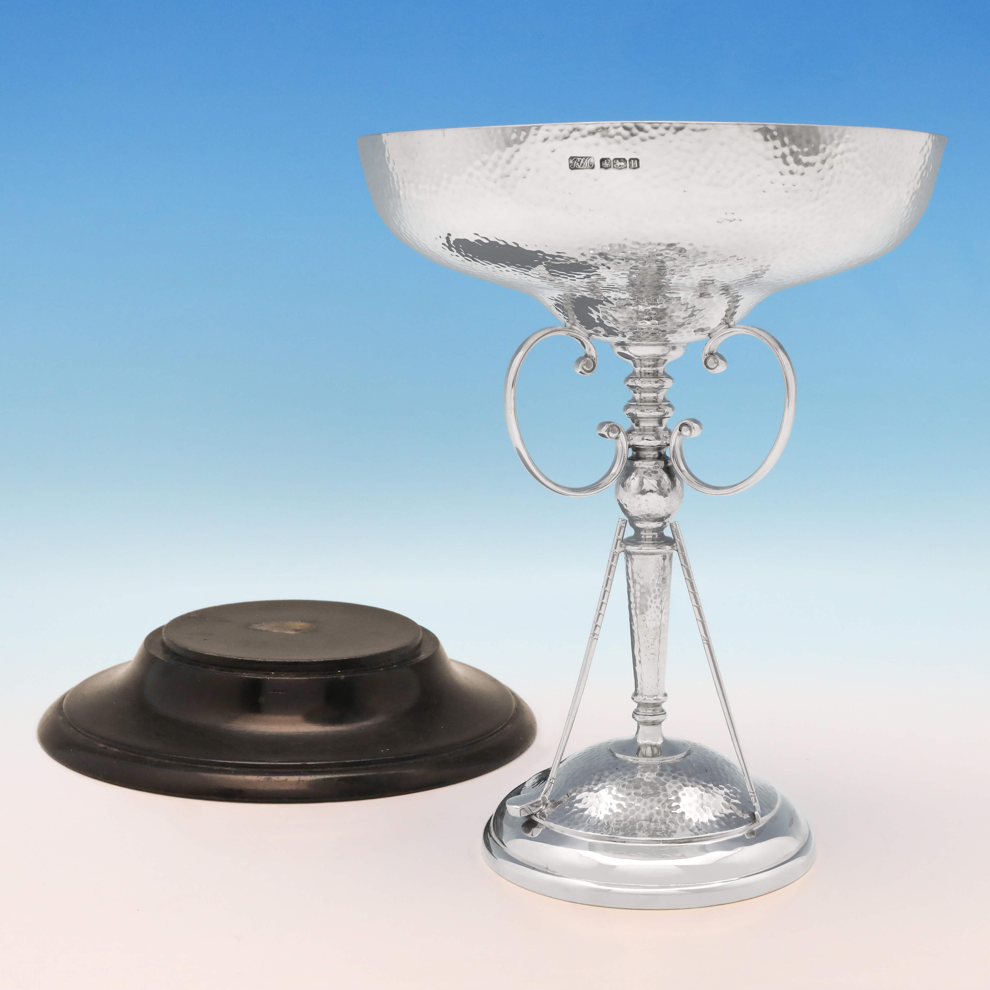Art Deco Sterling Silver Golf Trophy from 1930 by R. F. Moseley & Co. In Good Condition In London, London