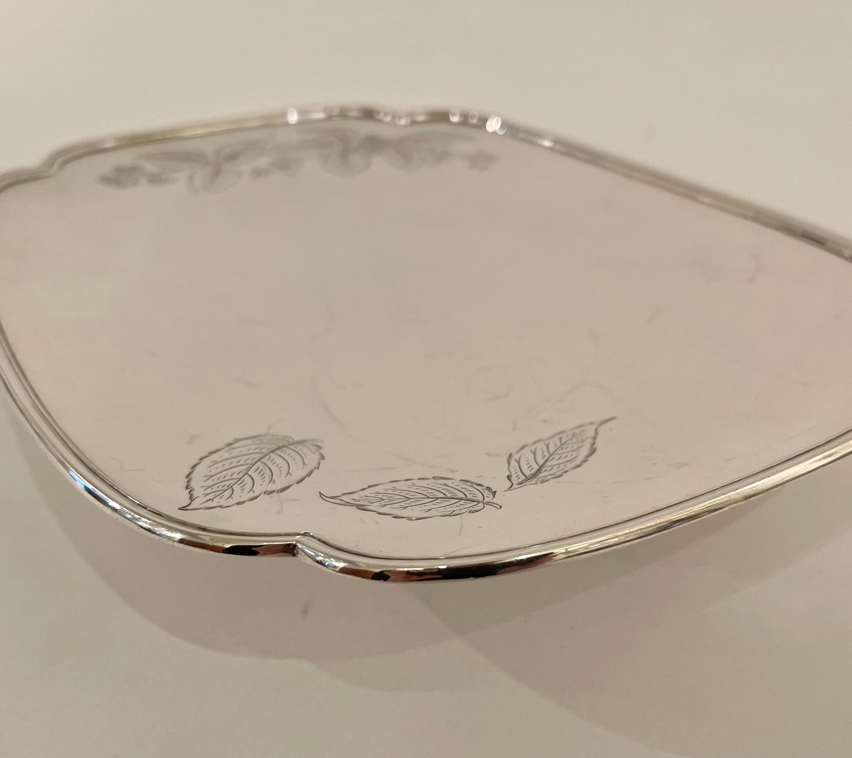 Sterling Silver Art Deco Platter with Bramble Motif, Mappin & Webb, 1938 For Sale 1