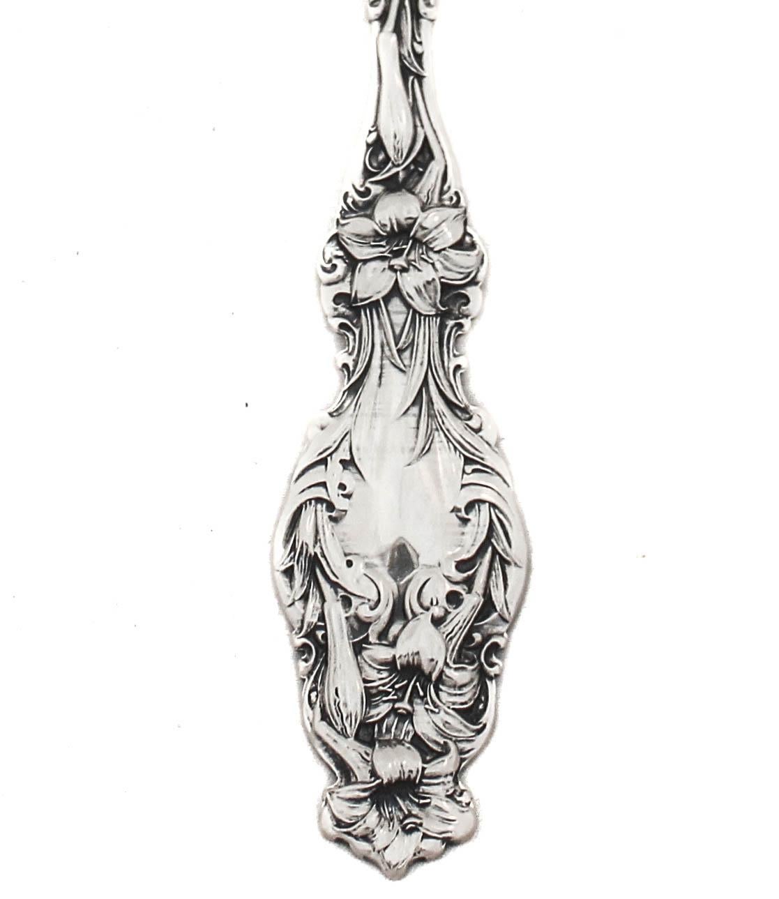 Sterling Silver Art Nouveau “Lily” Server In Excellent Condition For Sale In Brooklyn, NY