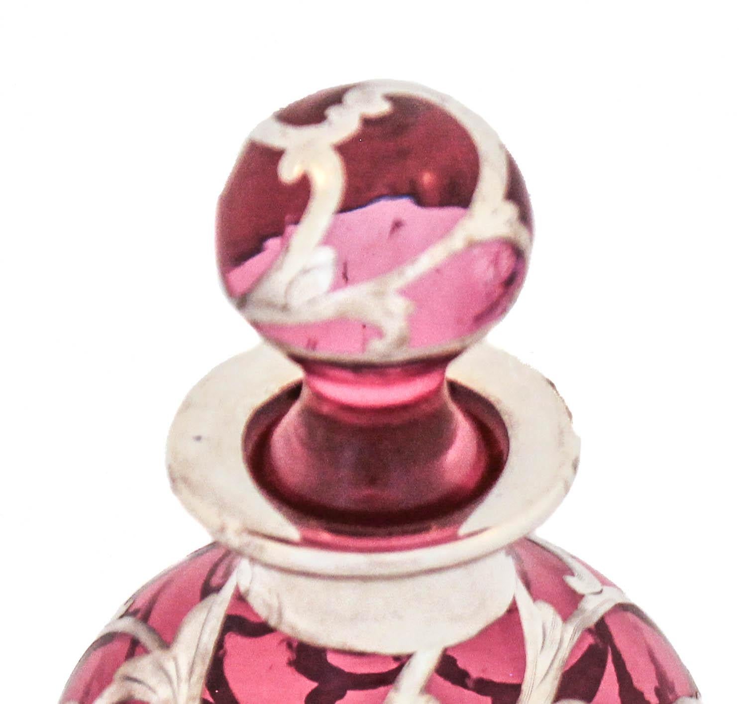 Début du 20ème siècle Bouteille de parfum Art Nouveau en argent sterling en vente