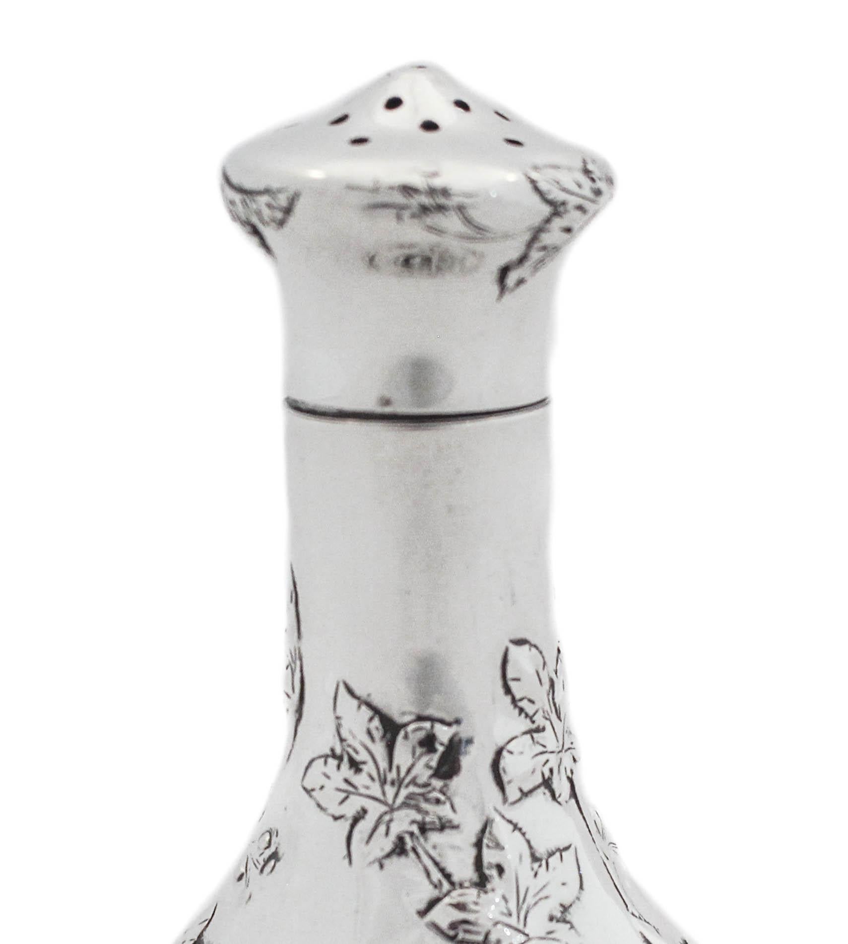 Sterling Silver Art Nouveau Salt Shakers In Excellent Condition For Sale In Brooklyn, NY