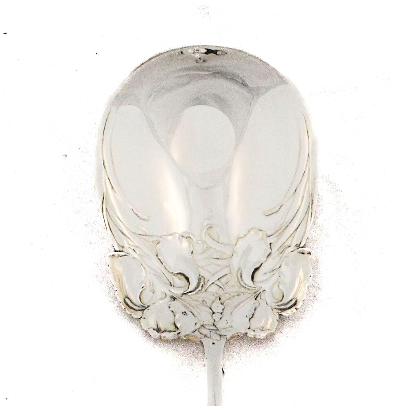 Rarissimo cucchiaio da portata grande in argento sterling Art Nouveau con motivo 