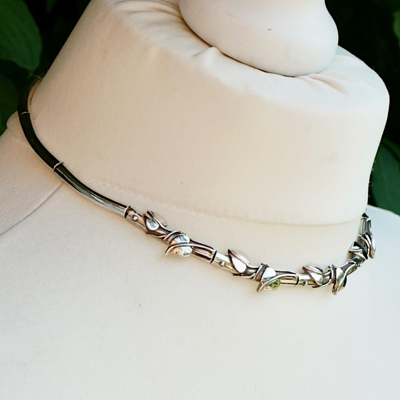 Sterling Silver Art Nouveau Style Collar Necklace and Earrings Set circa 1990s In Good Condition For Sale In London, GB