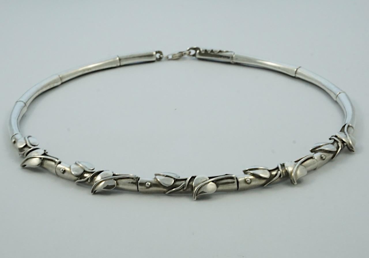 Sterling Silver Art Nouveau Style Collar Necklace and Earrings Set circa 1990s For Sale 2