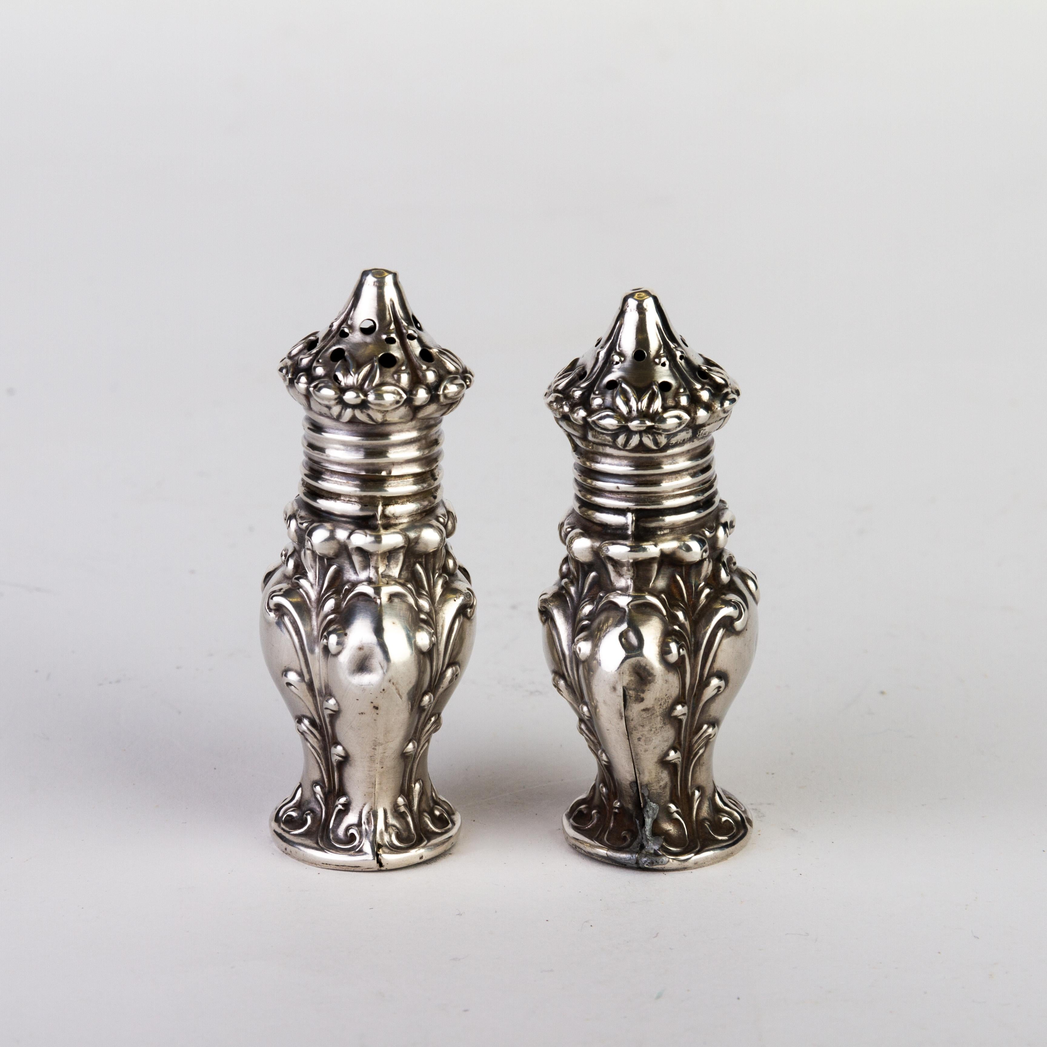 Sterling Silver Art Nouveau Table Shakers 

Good condition
Free international shipping.