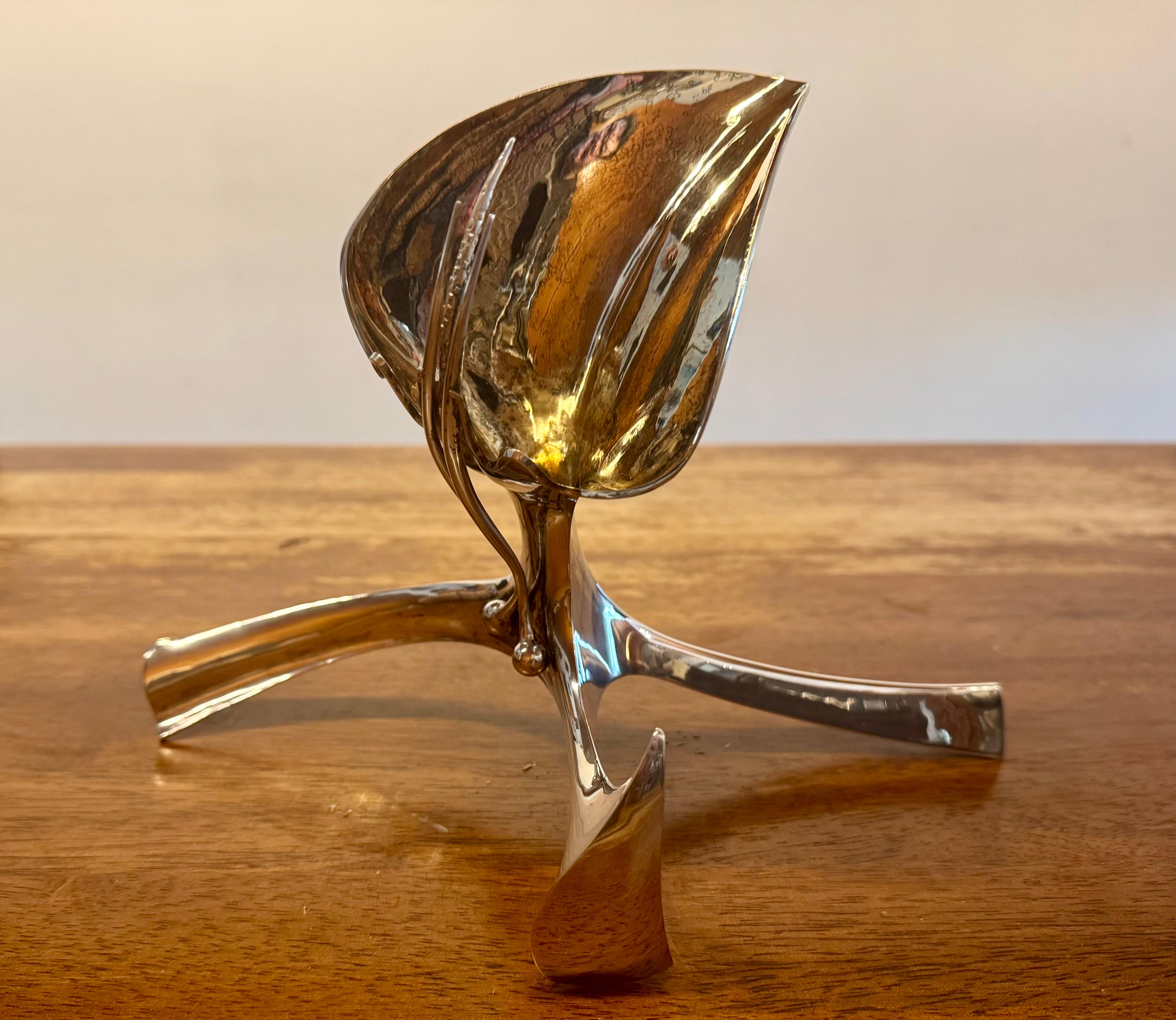 Objet d'art en argent sterling - Heikki Seppä
Une pièce d'art en argent sterling exceptionnellement rare et de grande envergure réalisée par le célèbre orfèvre finlandais-américain Heikki Seppä.

Cette œuvre sculpturale impressionnante pèse 310