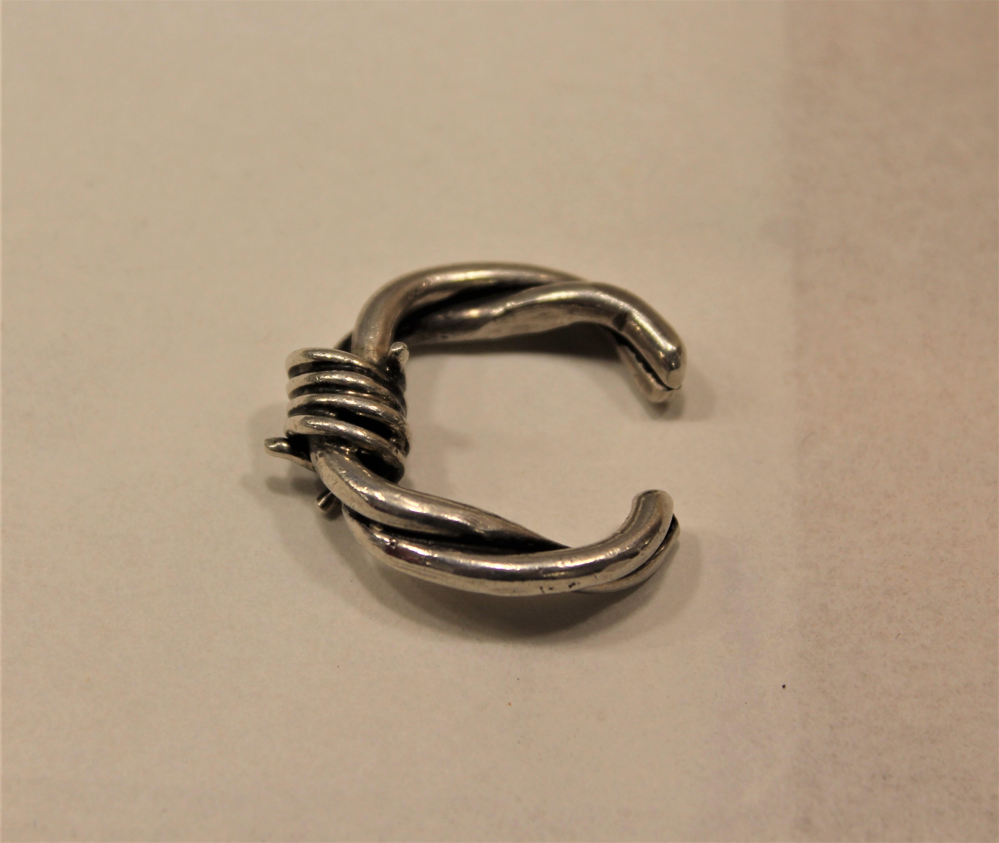 Ring aus Sterlingsilber, Stacheldraht, handgefertigt, Italien im Zustand „Neu“ im Angebot in Firenze, IT