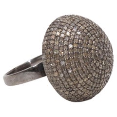 Anillo de cóctel de plata de ley con pavé de diamantes Bavna Talla US 7
