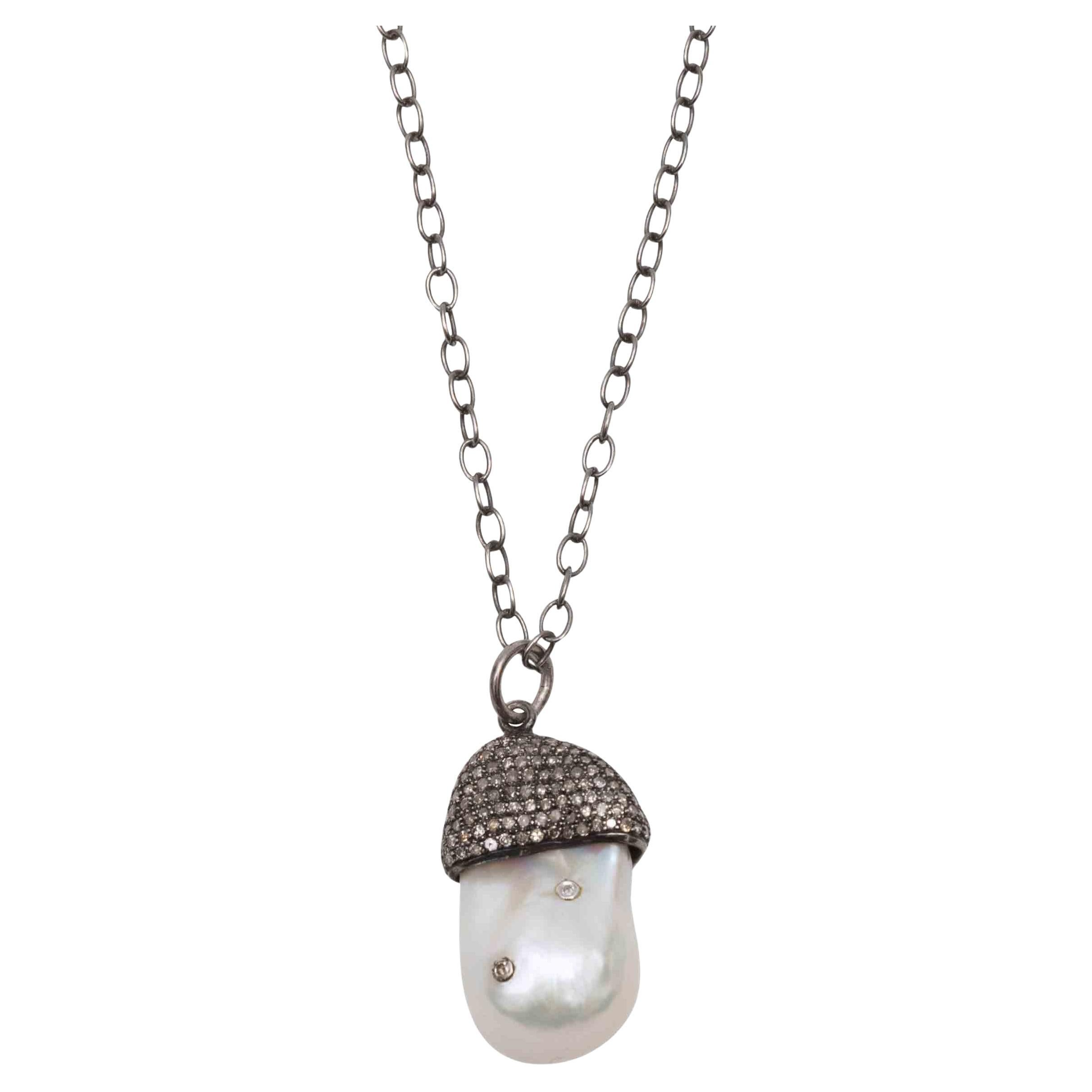 Collana con ciondolo di perle Bavna e diamanti in pavé in argento sterling in vendita