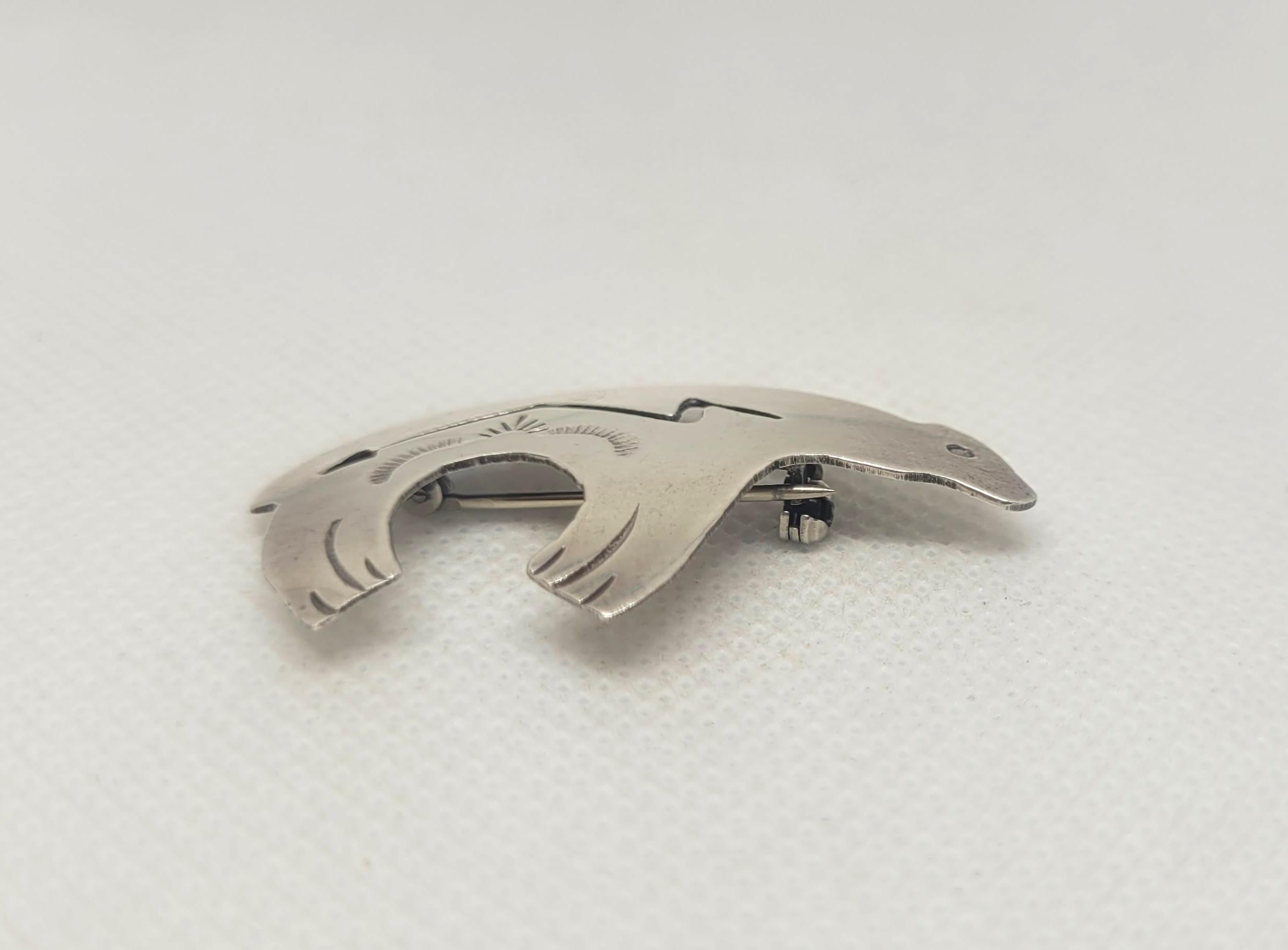Sterling Silver Bear Pin, Harrison Bitsue, Native American, Arrow, Navajo, 5.1gr For Sale 2