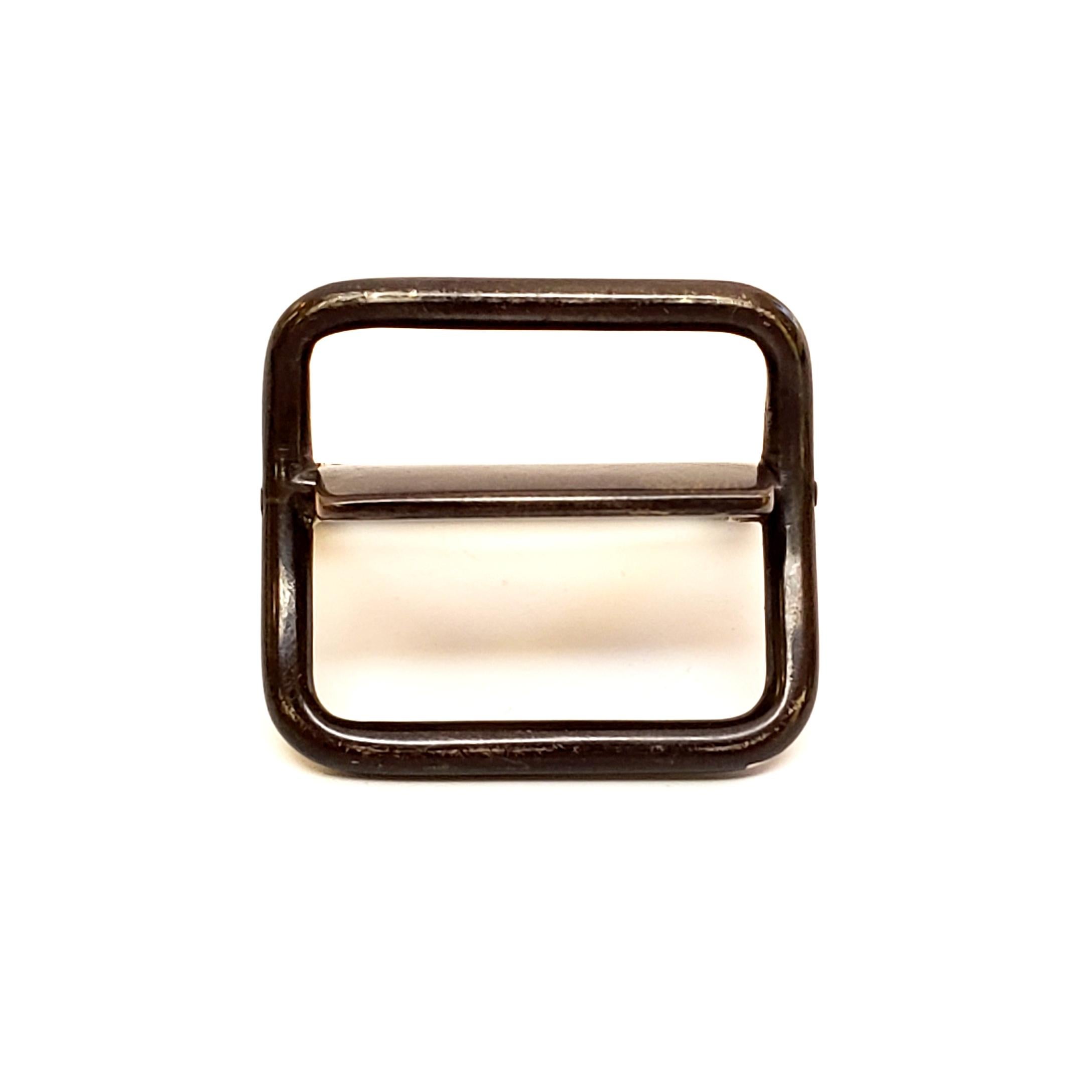 Vintage small sterling silver sash/belt buckle by Tiffany & Co, circa 1907-1947.

Simple square design made under the directorship of John C. Moore.

Measures 1 1/2