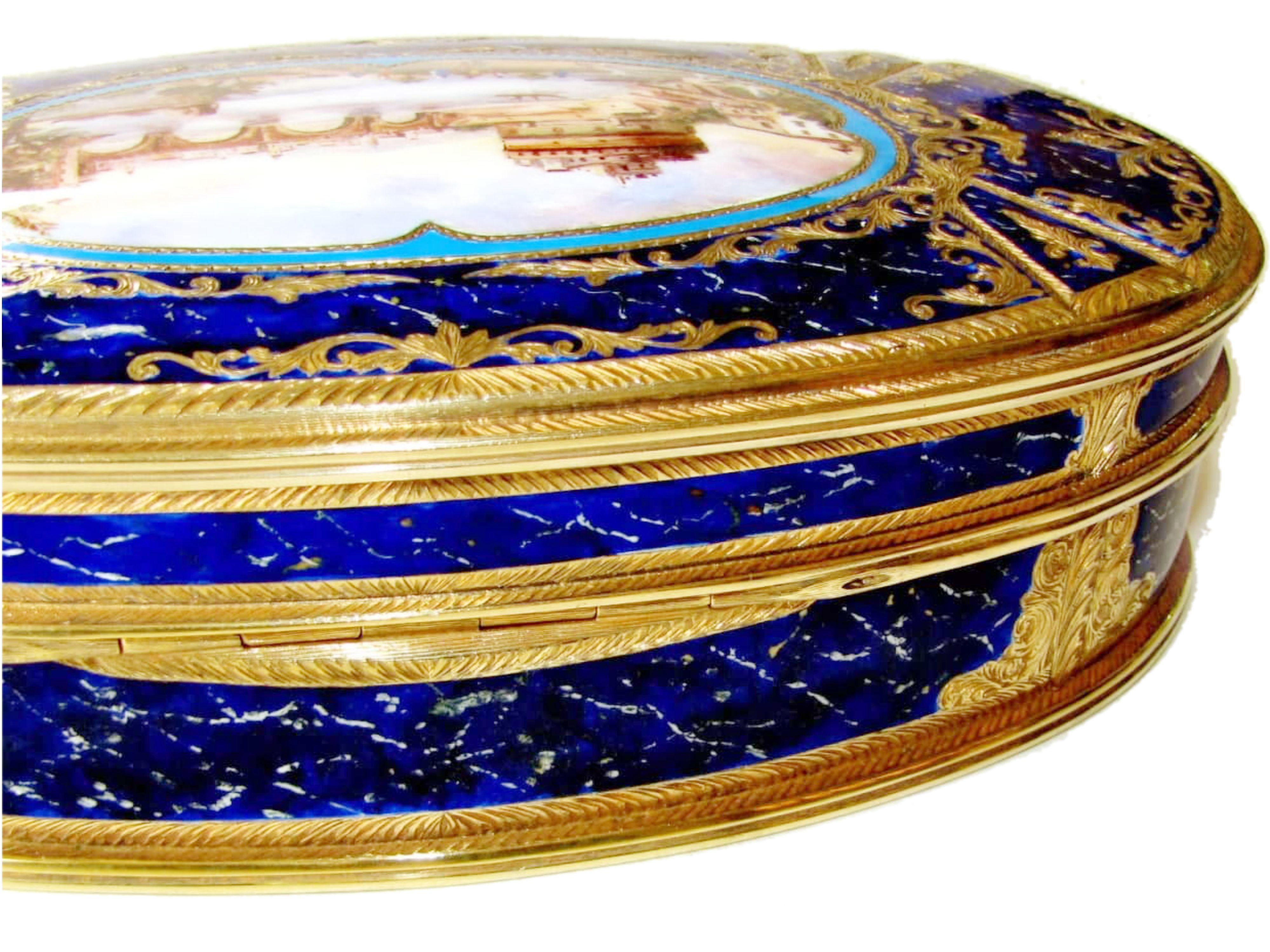 XXI secolo e contemporaneo Scatola Jewell ovale grande in argento Sterling in stile barocco, con Salimbeni in miniatura in vendita