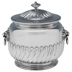 Scatola per biscotti in argento antico di Barnards con design "Queen Anne