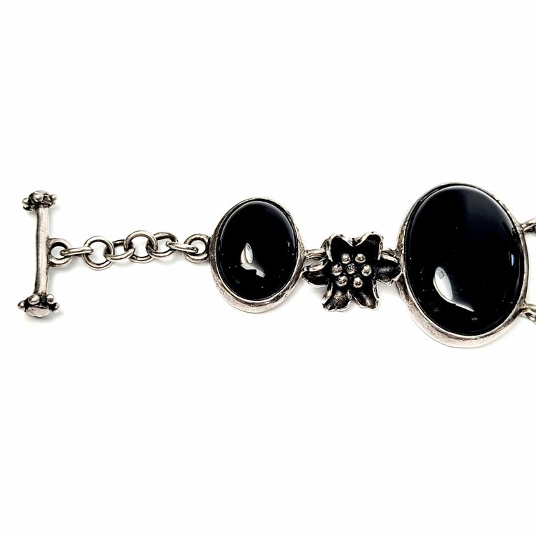 Sterling Silver Black and Onyx Flower Link Toggle Bracelet In Good Condition For Sale In Washington Depot, CT