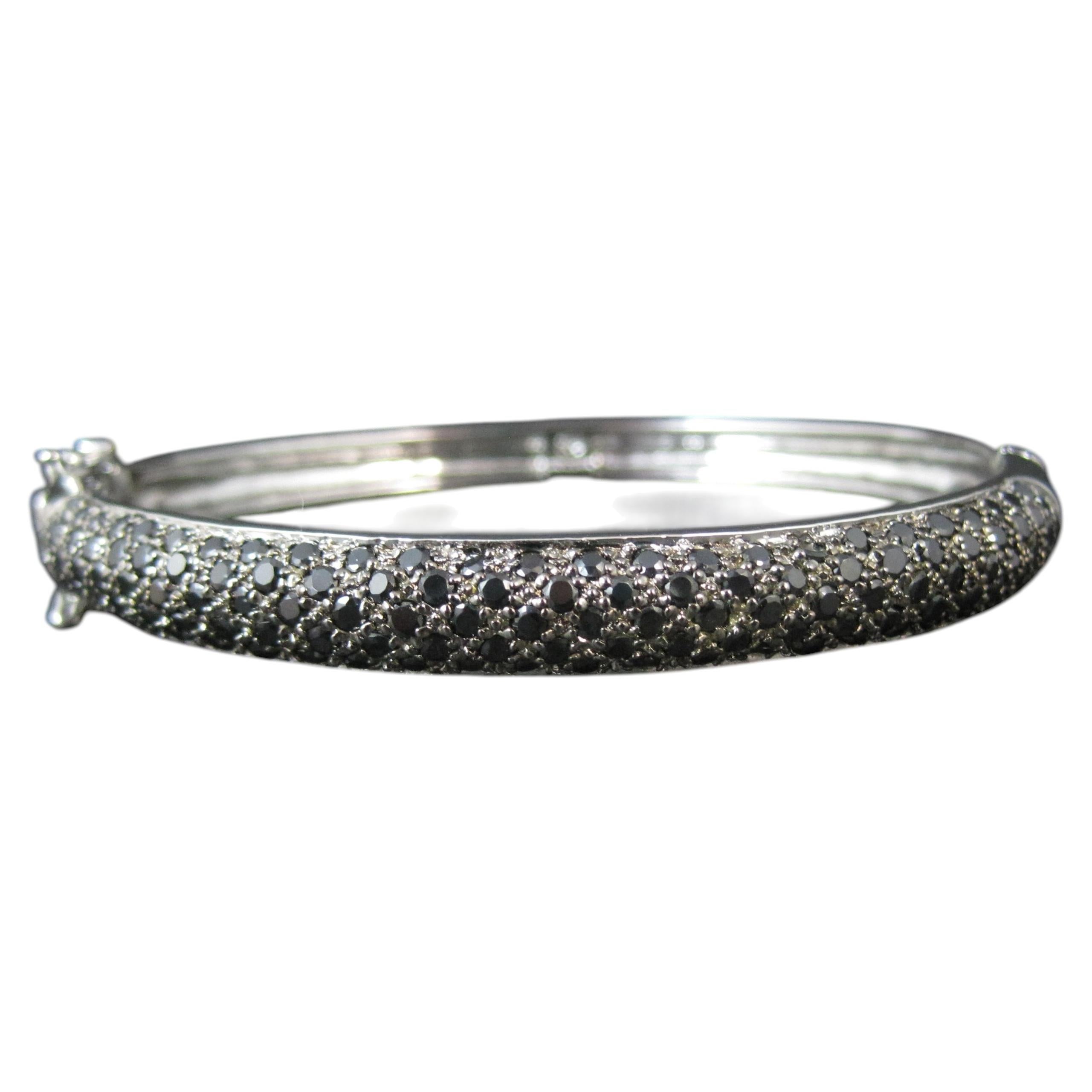 What is the difference between jewellery and jewels?