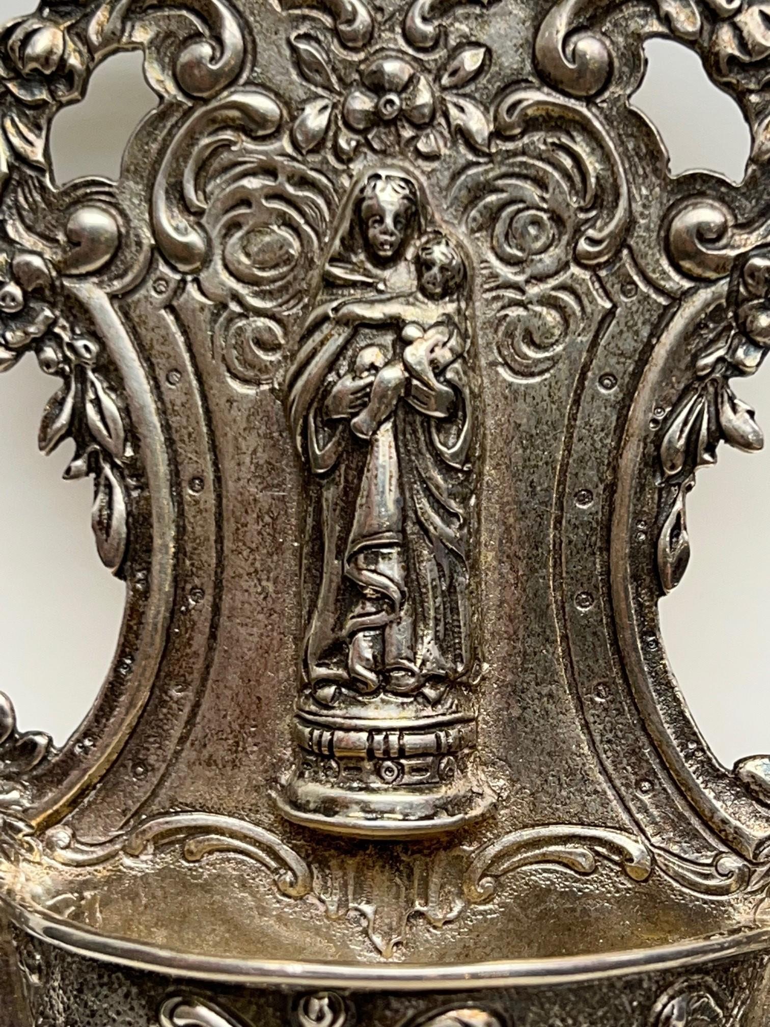 Beautiful mid-20th century ornate sterling silver holy water font with Madonna and Child by the Cini Foundry. The company was founded by Guglielmo Cini who was an Italian jewelry maker. Guglielmo came to the United States in 1922 and set up a shop