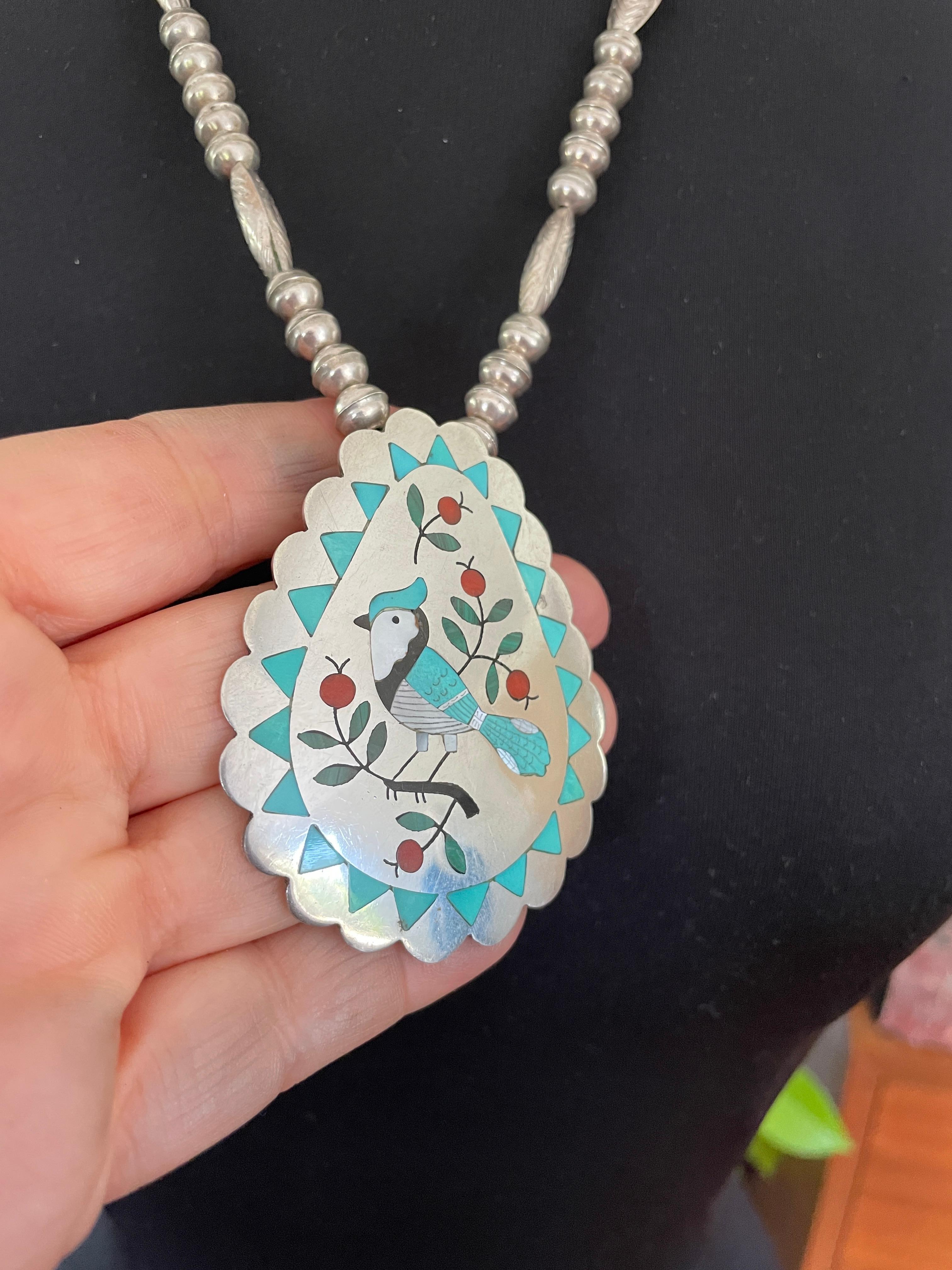 Collana con ciondolo in argento 925, corallo blu Jay e turchese Zuni, nativi americani in vendita 1