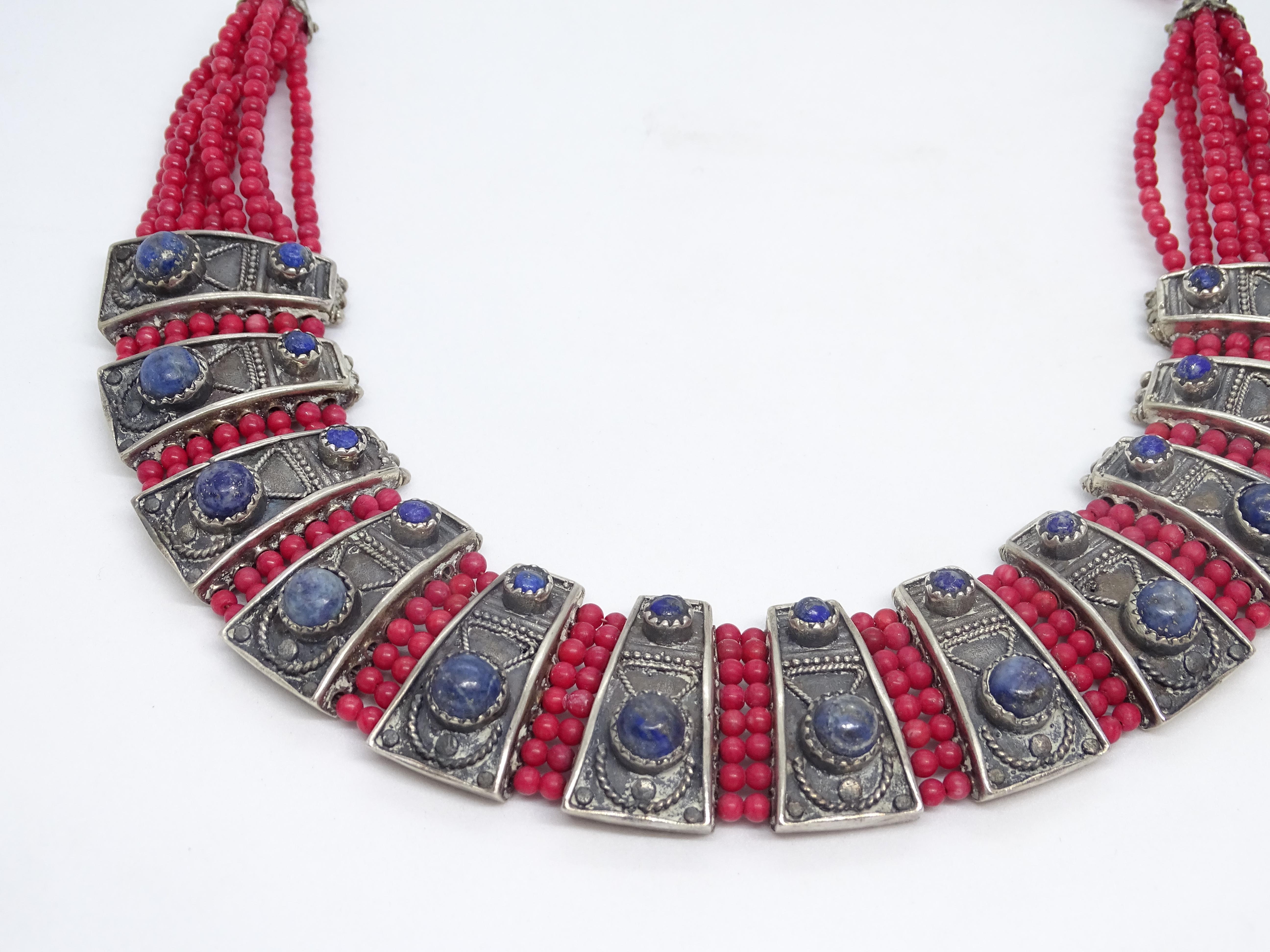 Sterling silver Blue Red Necklace, with Italian coral and lapis lazuli cabochons In Good Condition For Sale In VALLADOLID, ES