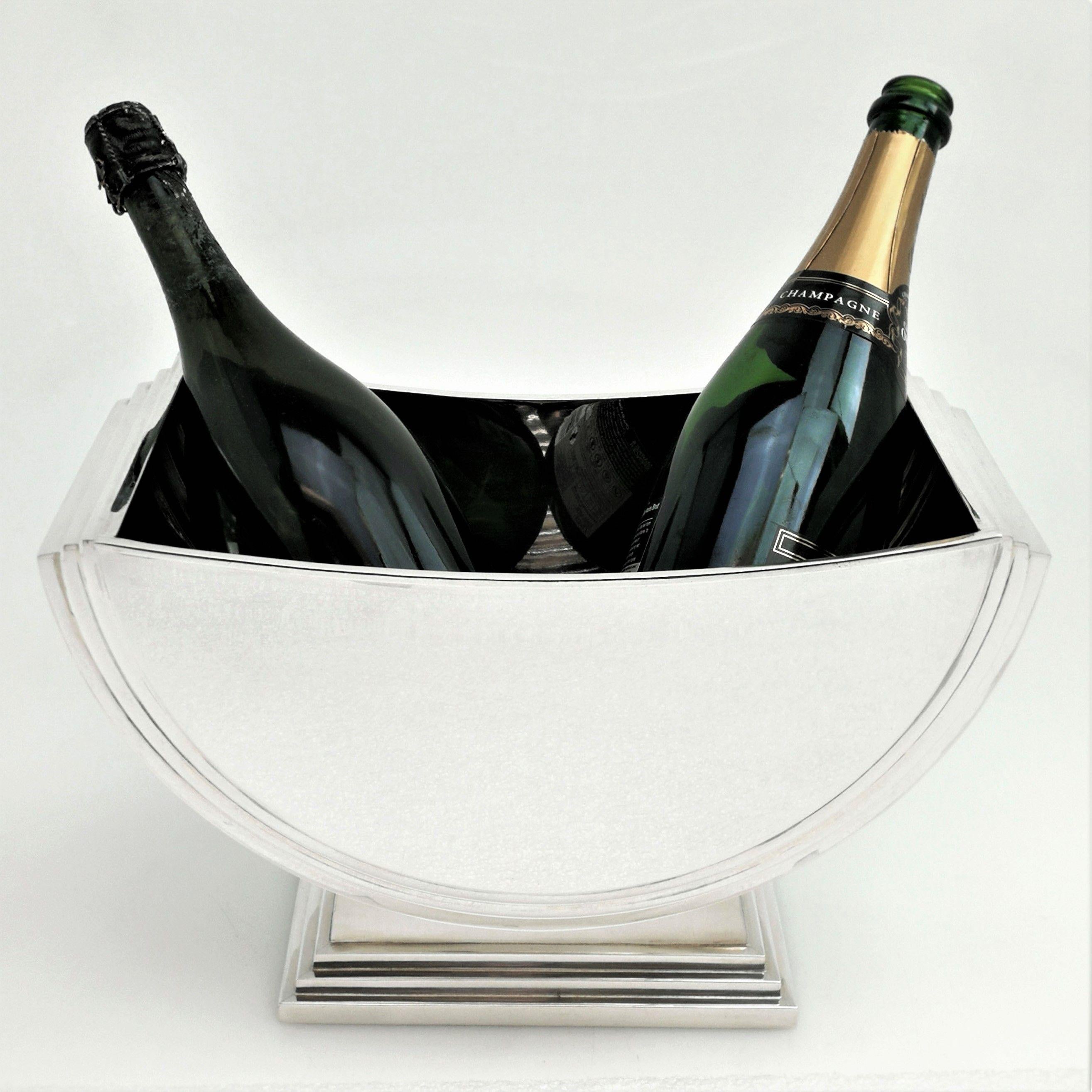 An impressive solid silver Art Deco style bowl suitable for use as a centre piece, fruit or serving bowl, and spacious enough to use as a champagne or wine cooler, with room for two bottles and ice.

Made in London in 2013, makers Mark JSA.

