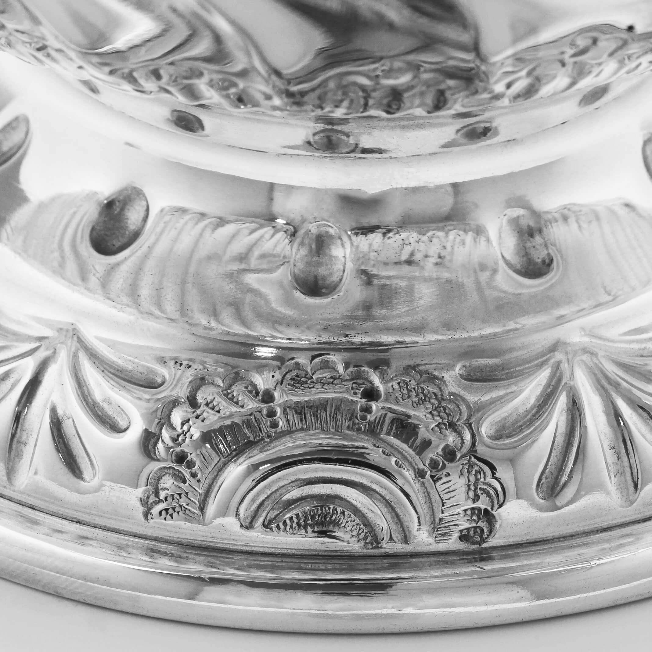 Ornate Chased Tulip Shaped Sterling Silver Bowl from 1902 In Excellent Condition In London, London