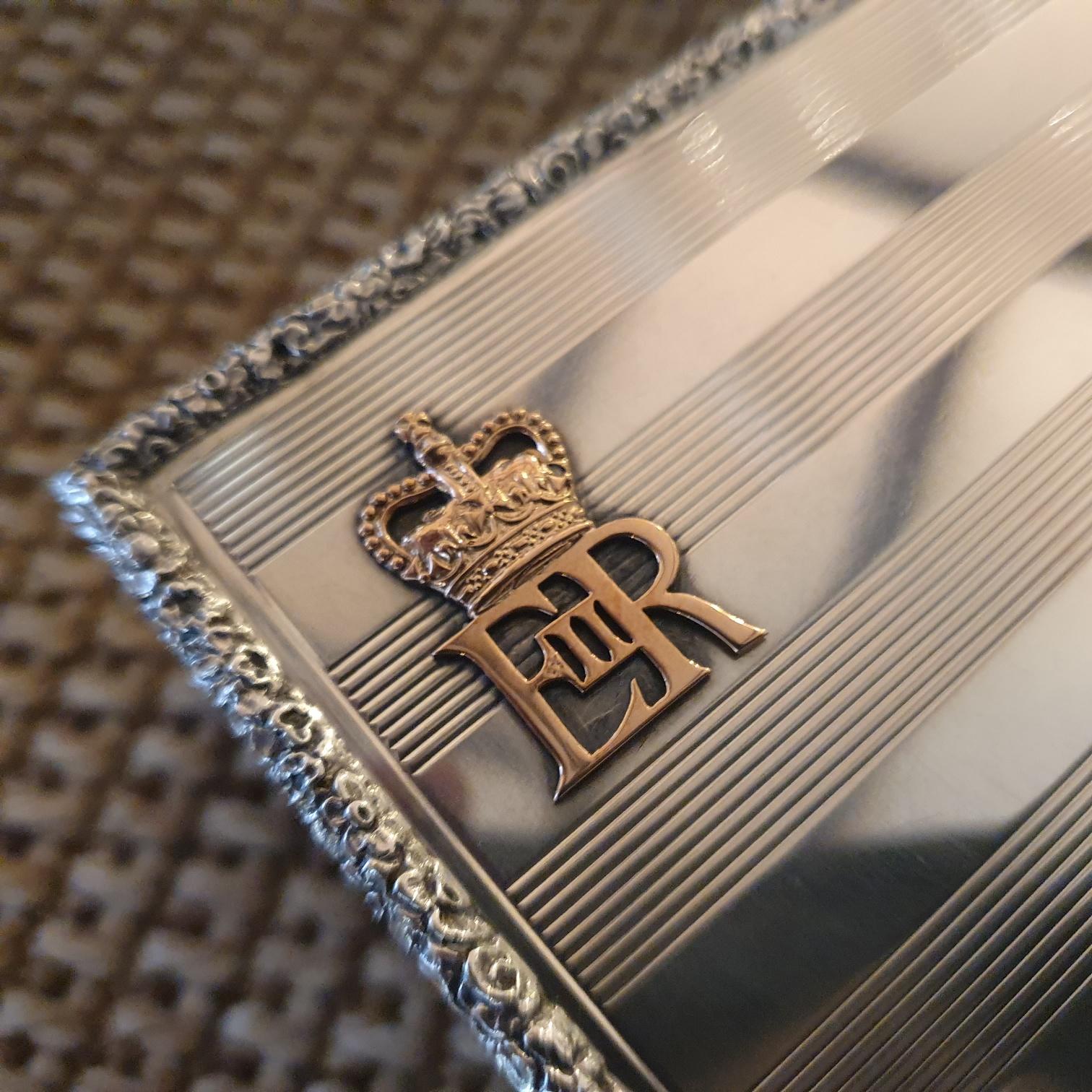 queen elizabeth red box
