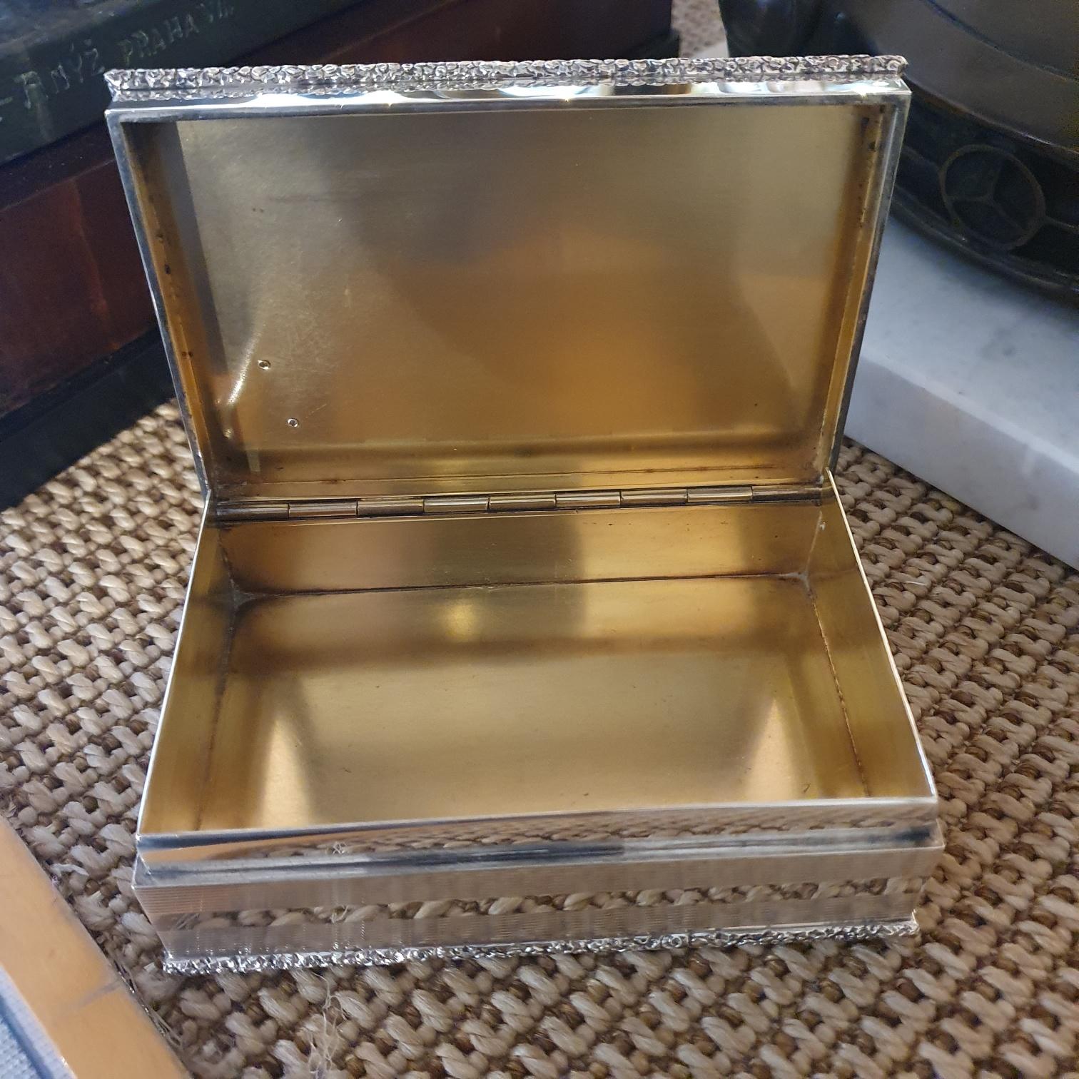 queen red box