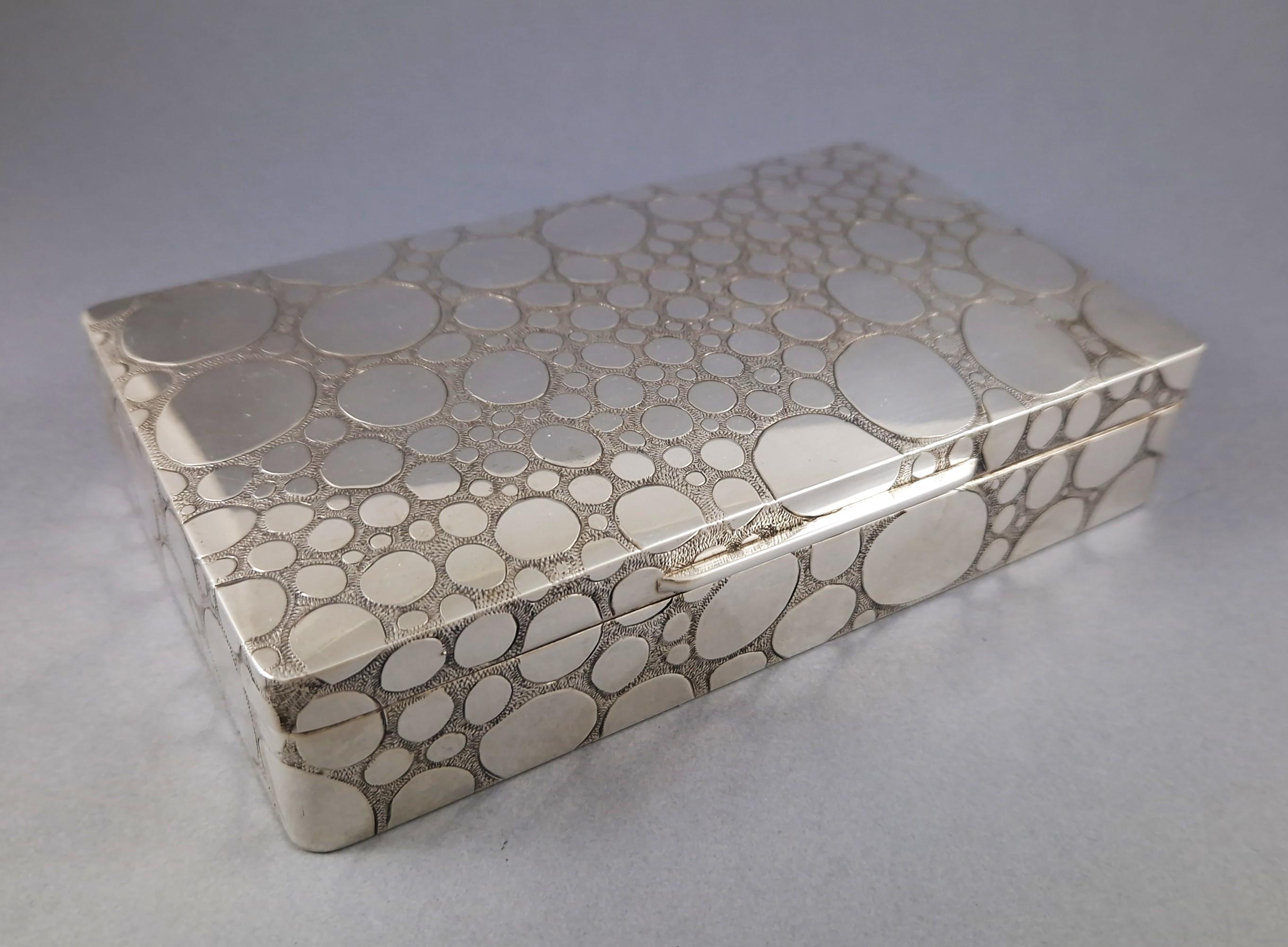 Nice Solid Silver box
1970's Italian work
800 silver hallmark
Silversmith: Bartolini Bartolozzi
435 grams
In perfect condition