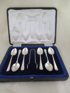 Sterling Silver Box of 6 RAT-TAIL TEASPOONS + TONGS Hallmarked:-SHEFFIELD 1918