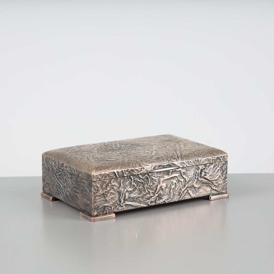 20th Century Sterling Silver Box Samodorok technique Russia unknown  marquer 1960 For Sale